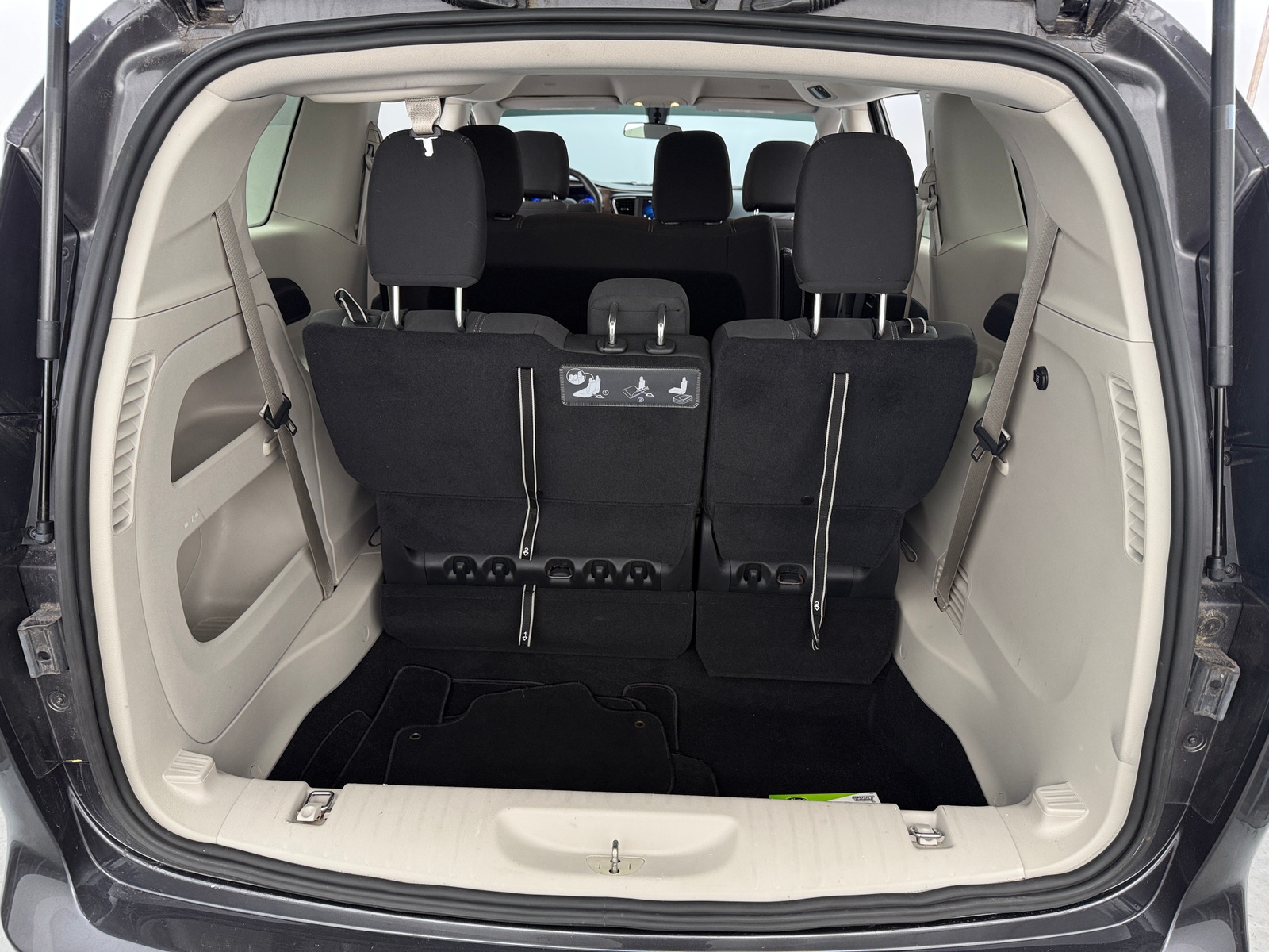 Thumbnail: 2020 Chrysler Voyager - 7