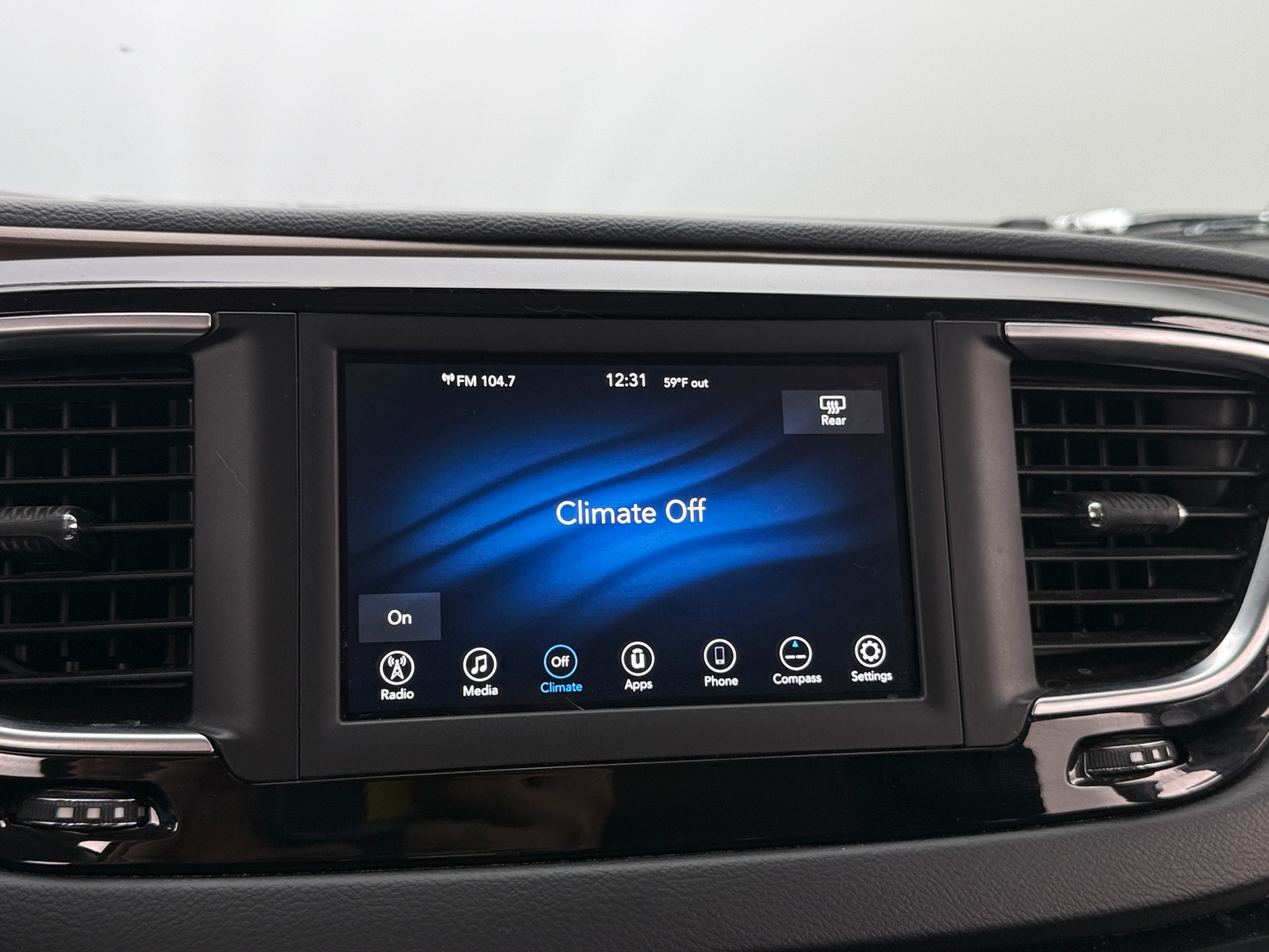 Thumbnail: 2020 Chrysler Voyager - 4