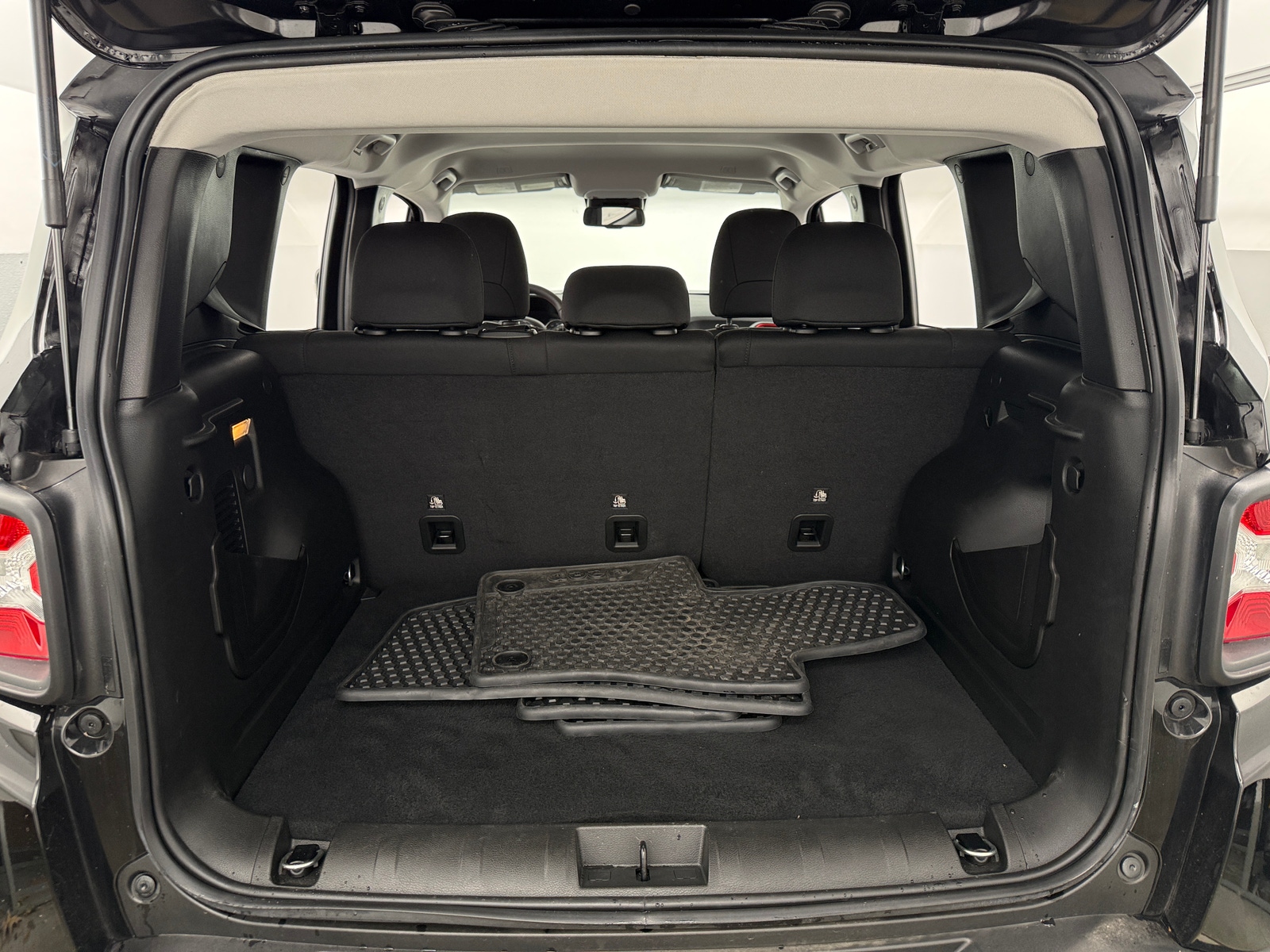 Thumbnail: 2023 Jeep Renegade - 7