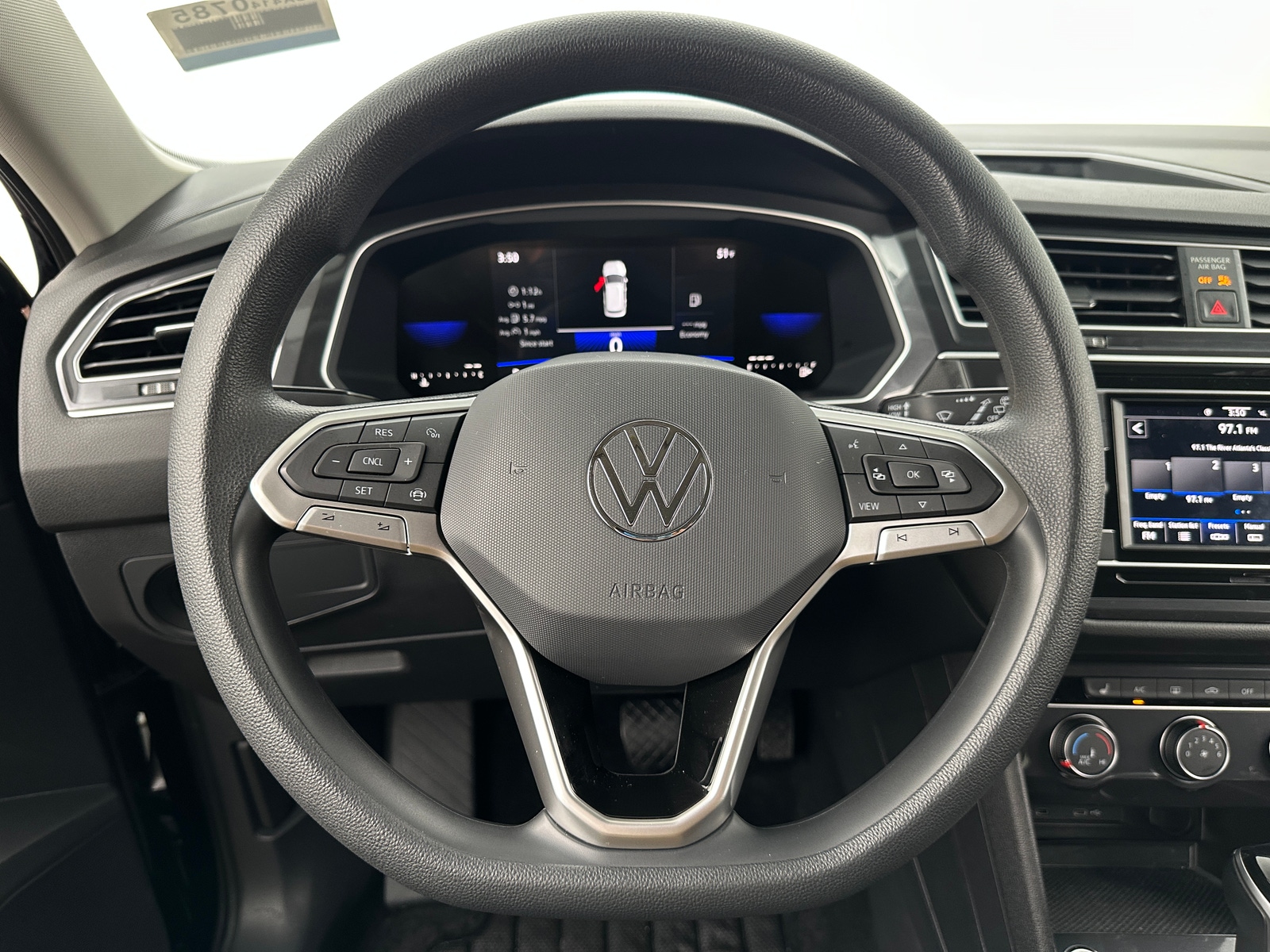 Thumbnail: 2023 Volkswagen Tiguan - 5