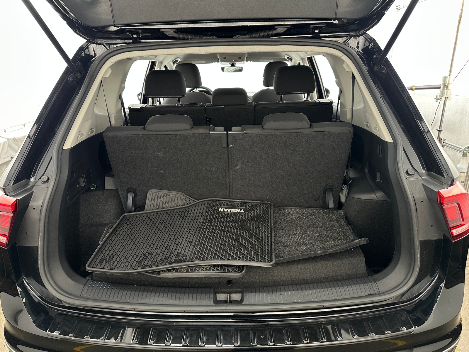 Thumbnail: 2023 Volkswagen Tiguan - 7