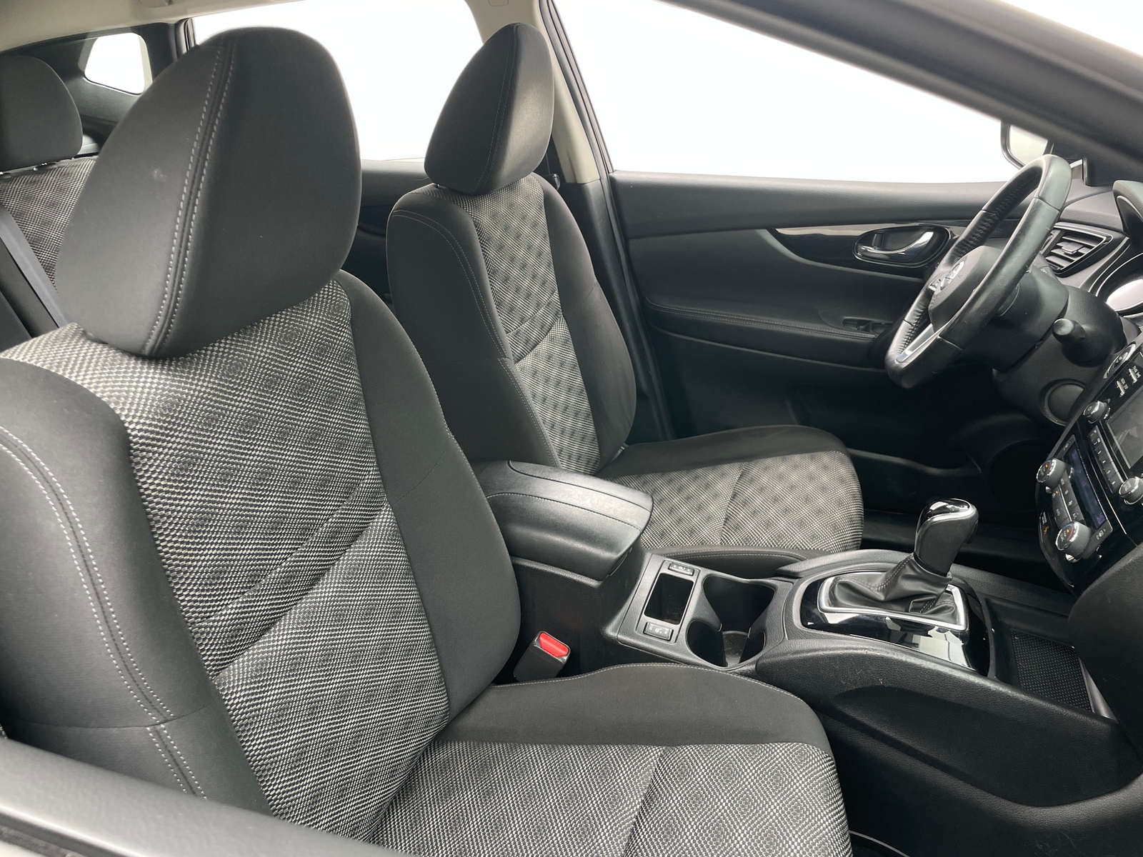 Thumbnail: 2018 Nissan Rogue Sport - 2