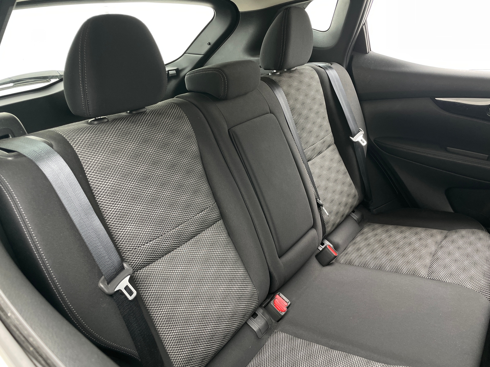 Thumbnail: 2018 Nissan Rogue Sport - 6