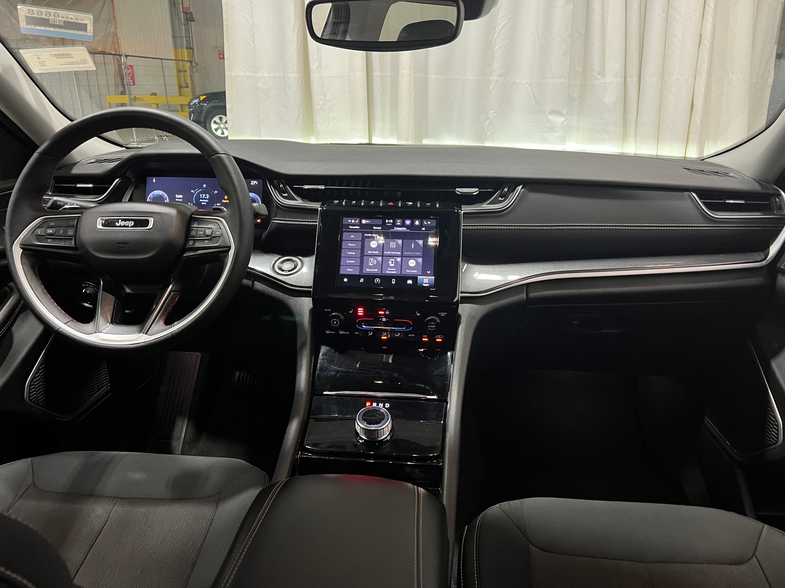 Thumbnail: 2022 Jeep Grand Cherokee L - 3