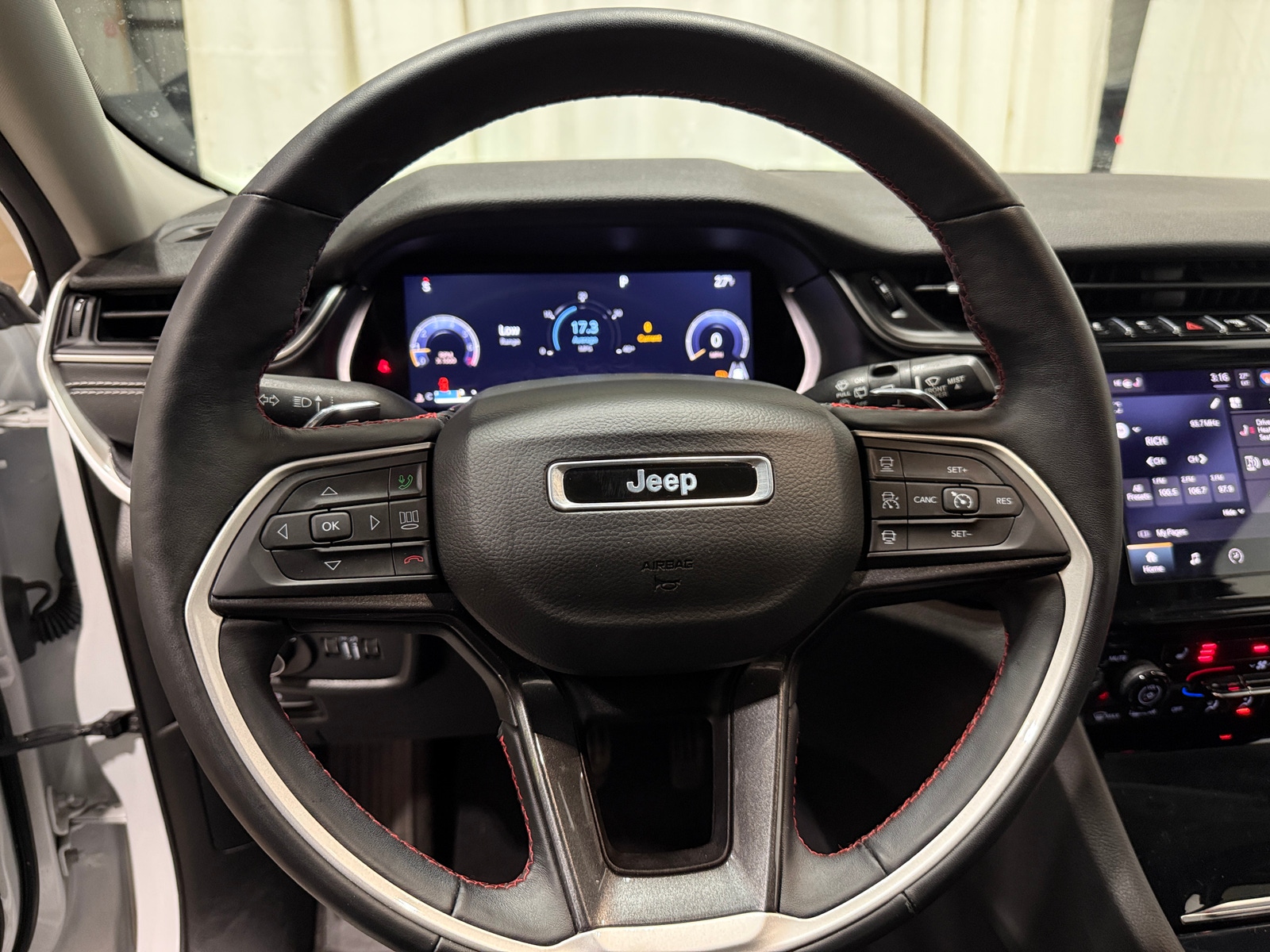 Thumbnail: 2022 Jeep Grand Cherokee L - 5