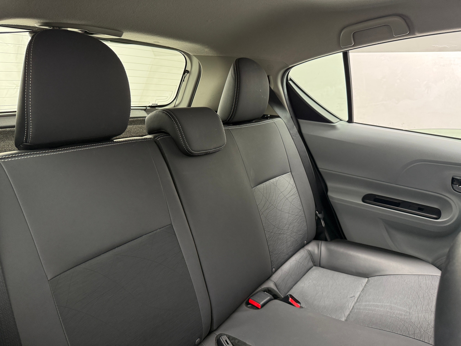 Thumbnail: 2014 Toyota Prius c - 5