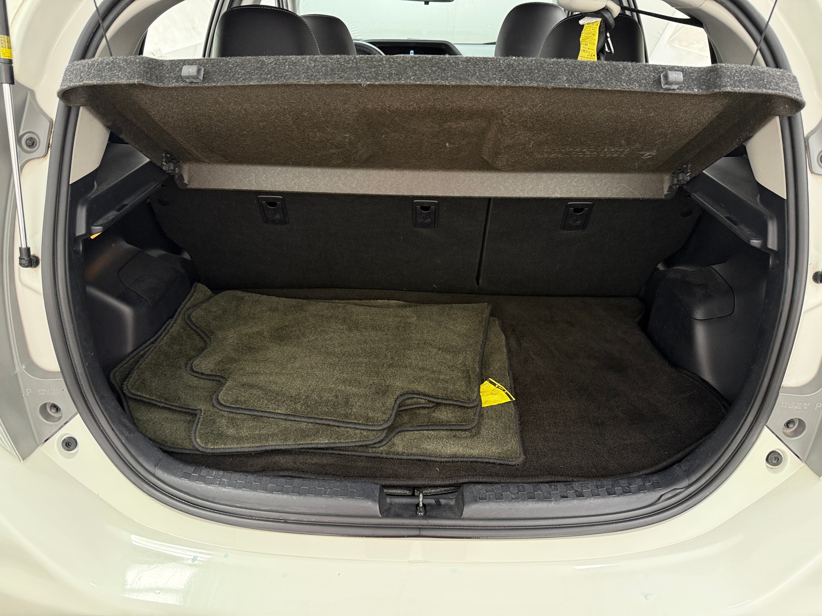 Thumbnail: 2014 Toyota Prius c - 6