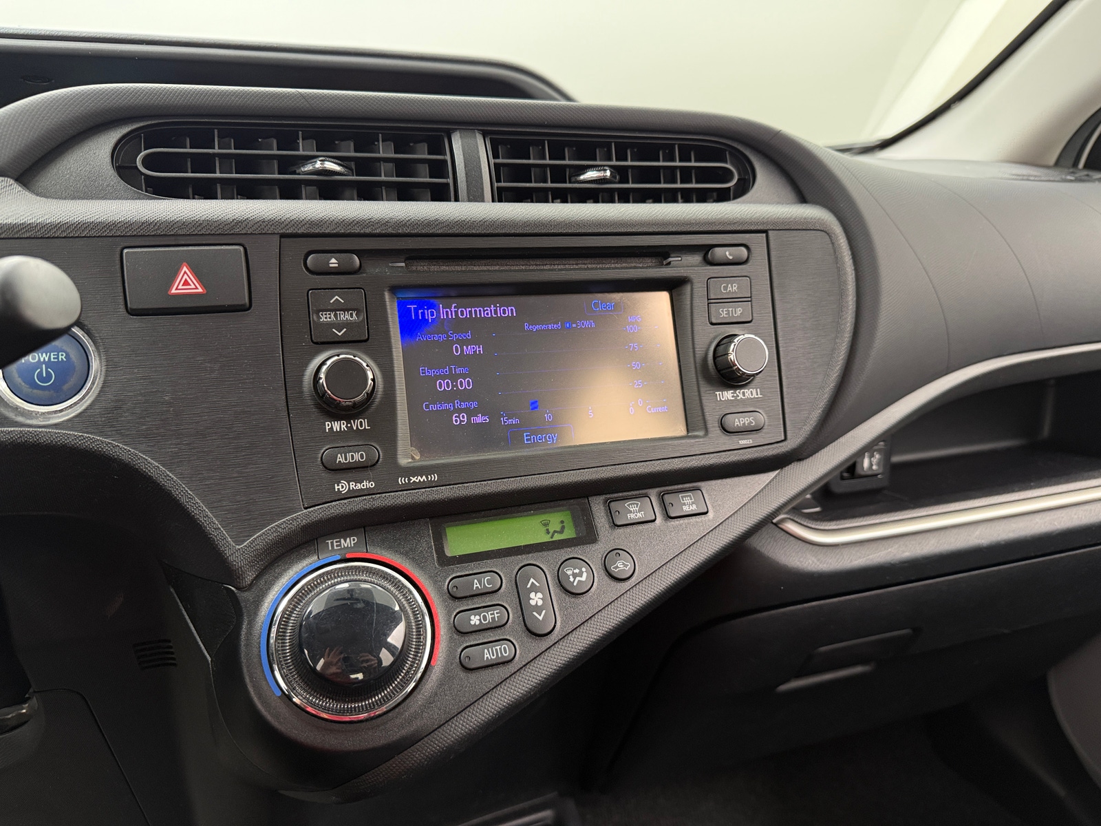 Thumbnail: 2014 Toyota Prius c - 3