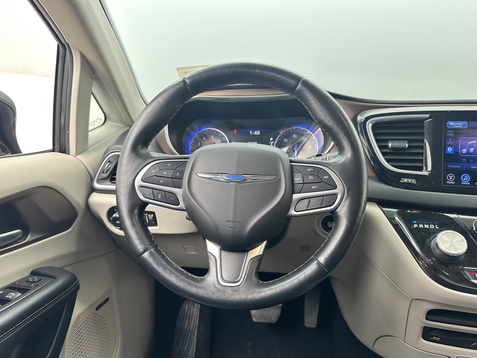 Thumbnail: 2017 Chrysler Pacifica - 4