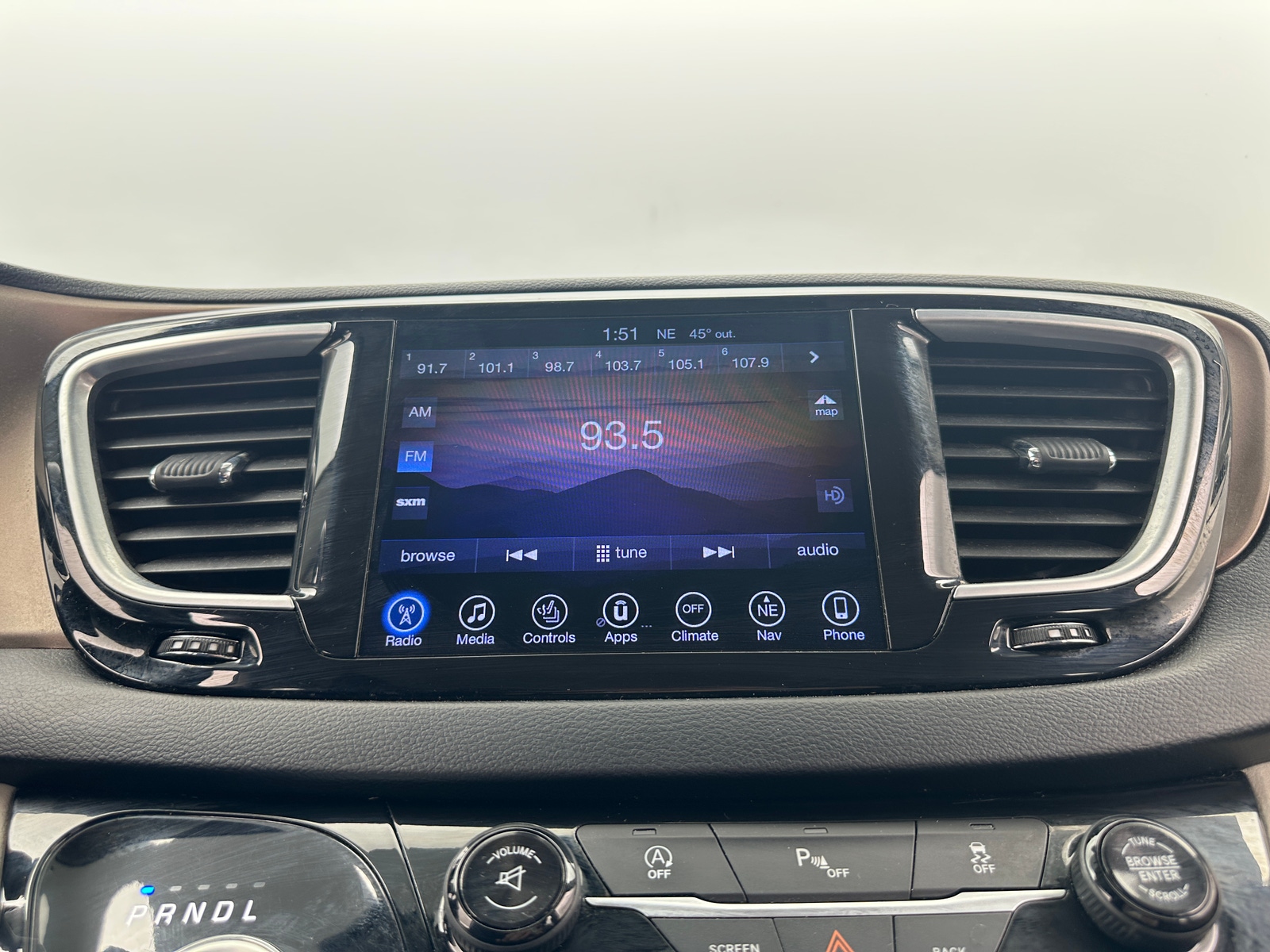 Thumbnail: 2017 Chrysler Pacifica - 3