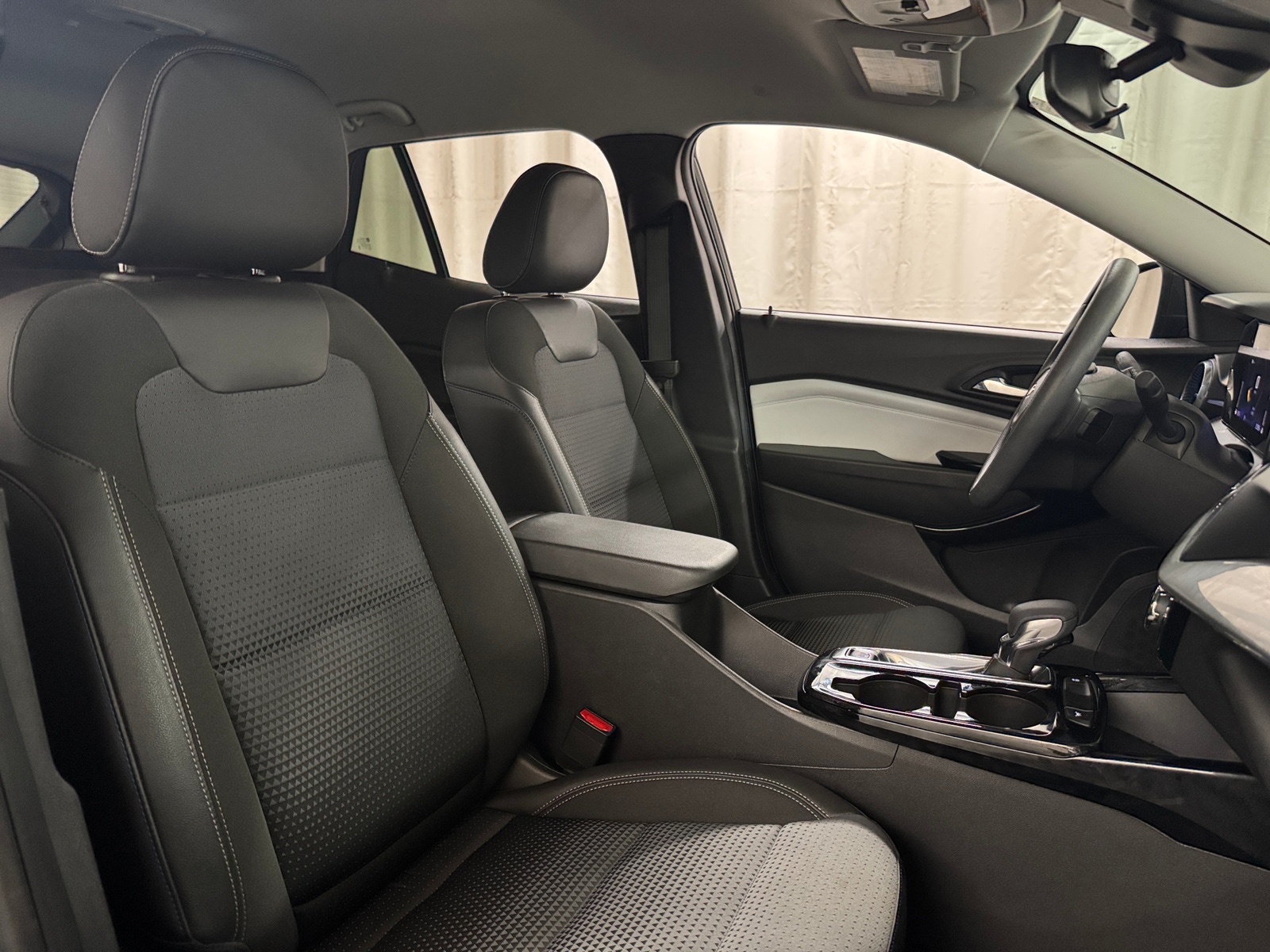 Thumbnail: 2025 Chevrolet Trax - 2