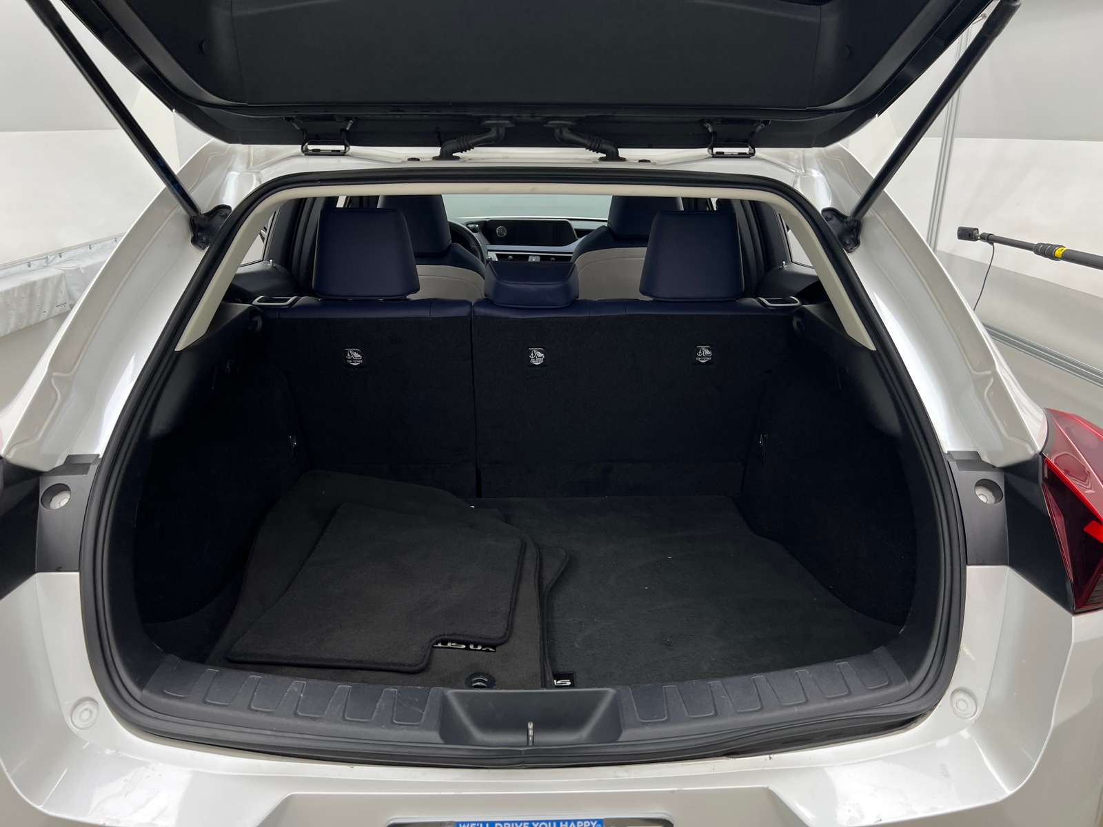 Thumbnail: 2020 Lexus UX - 6