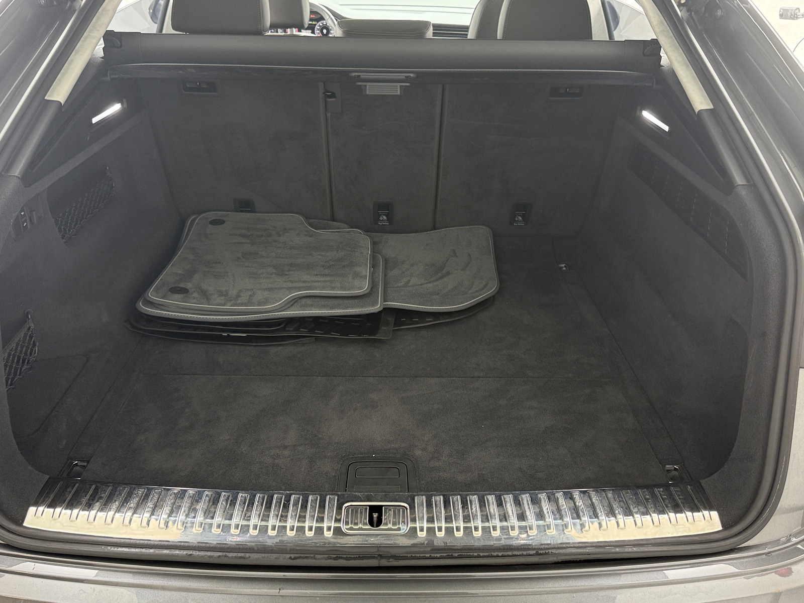 Thumbnail: 2019 Audi Q8 - 6