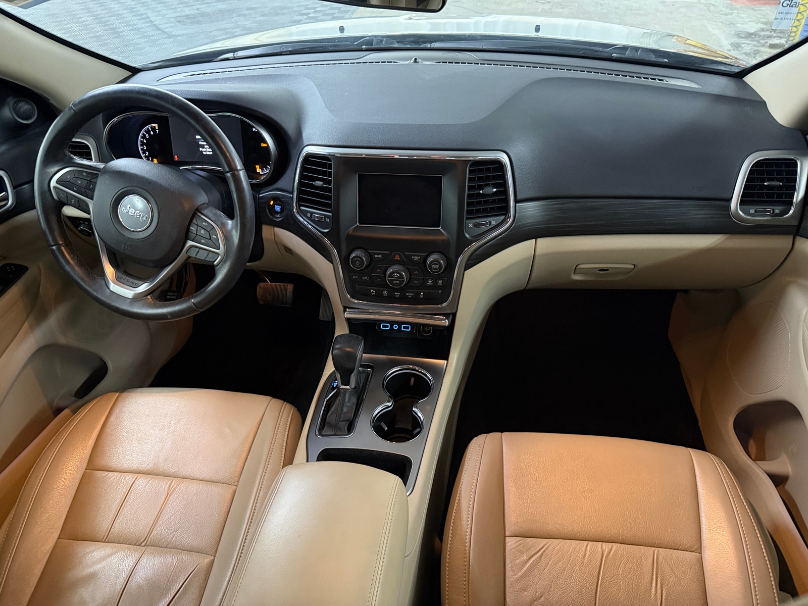 Thumbnail: 2020 Jeep Grand Cherokee - 3