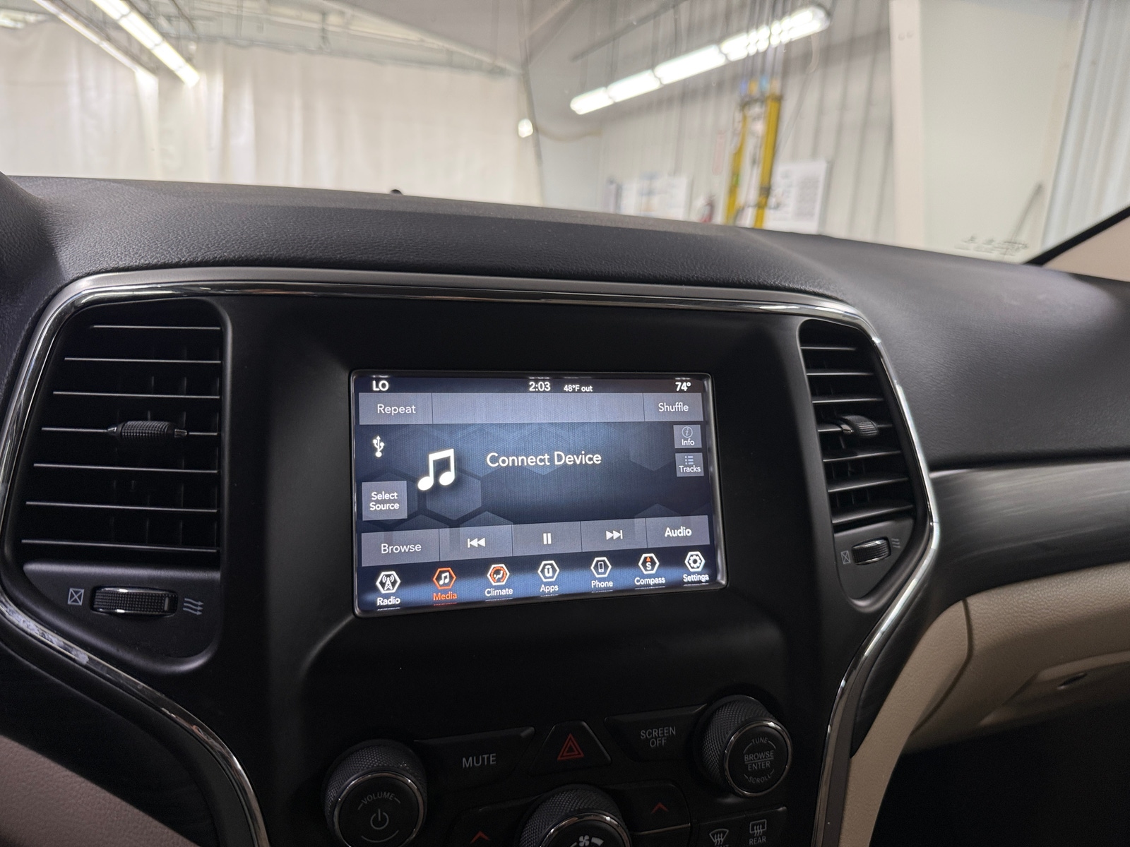 Thumbnail: 2020 Jeep Grand Cherokee - 4