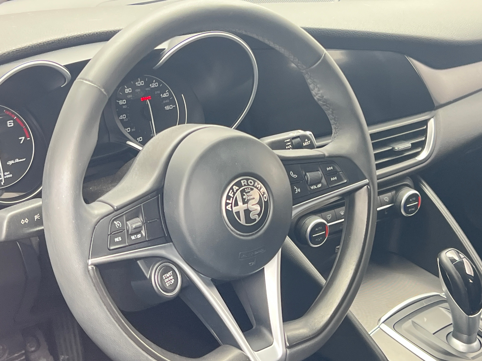 Thumbnail: 2018 Alfa Romeo Giulia - 4