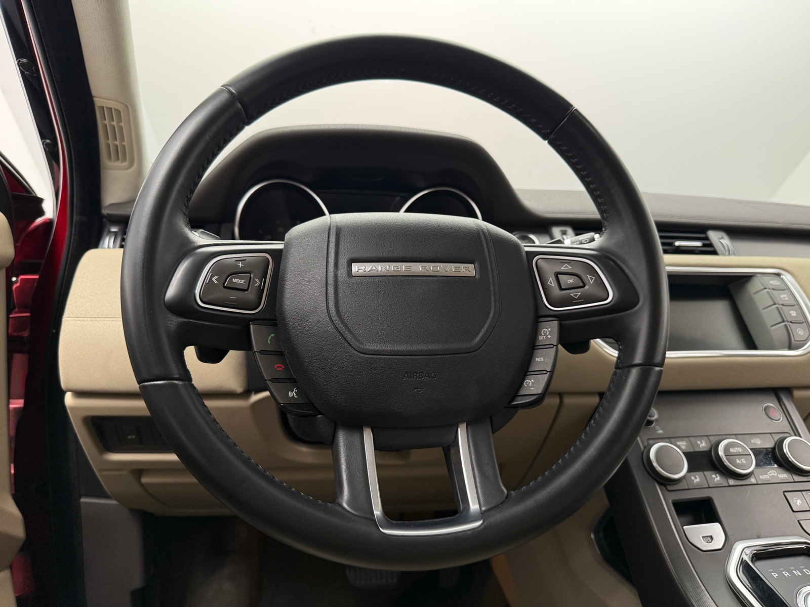 Thumbnail: 2019 Land Rover Range Rover Evoque - 4