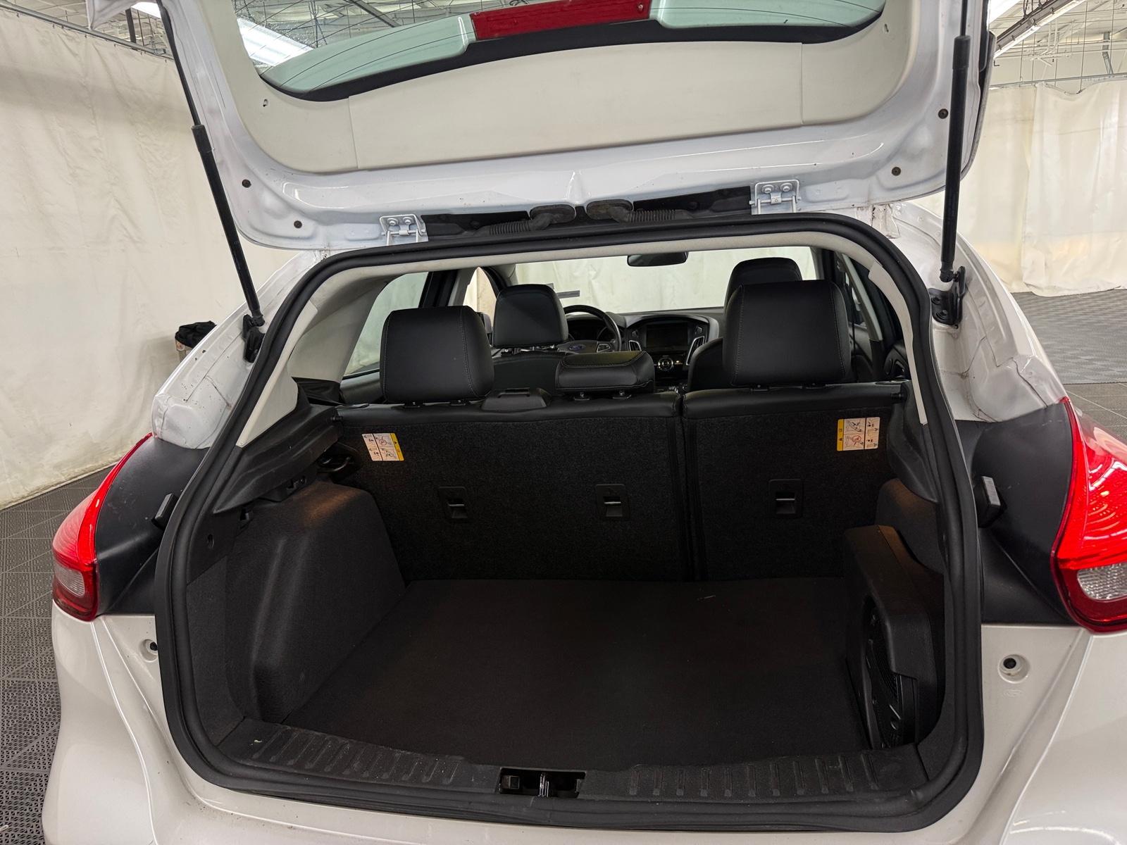 Thumbnail: 2016 Ford Focus - 6