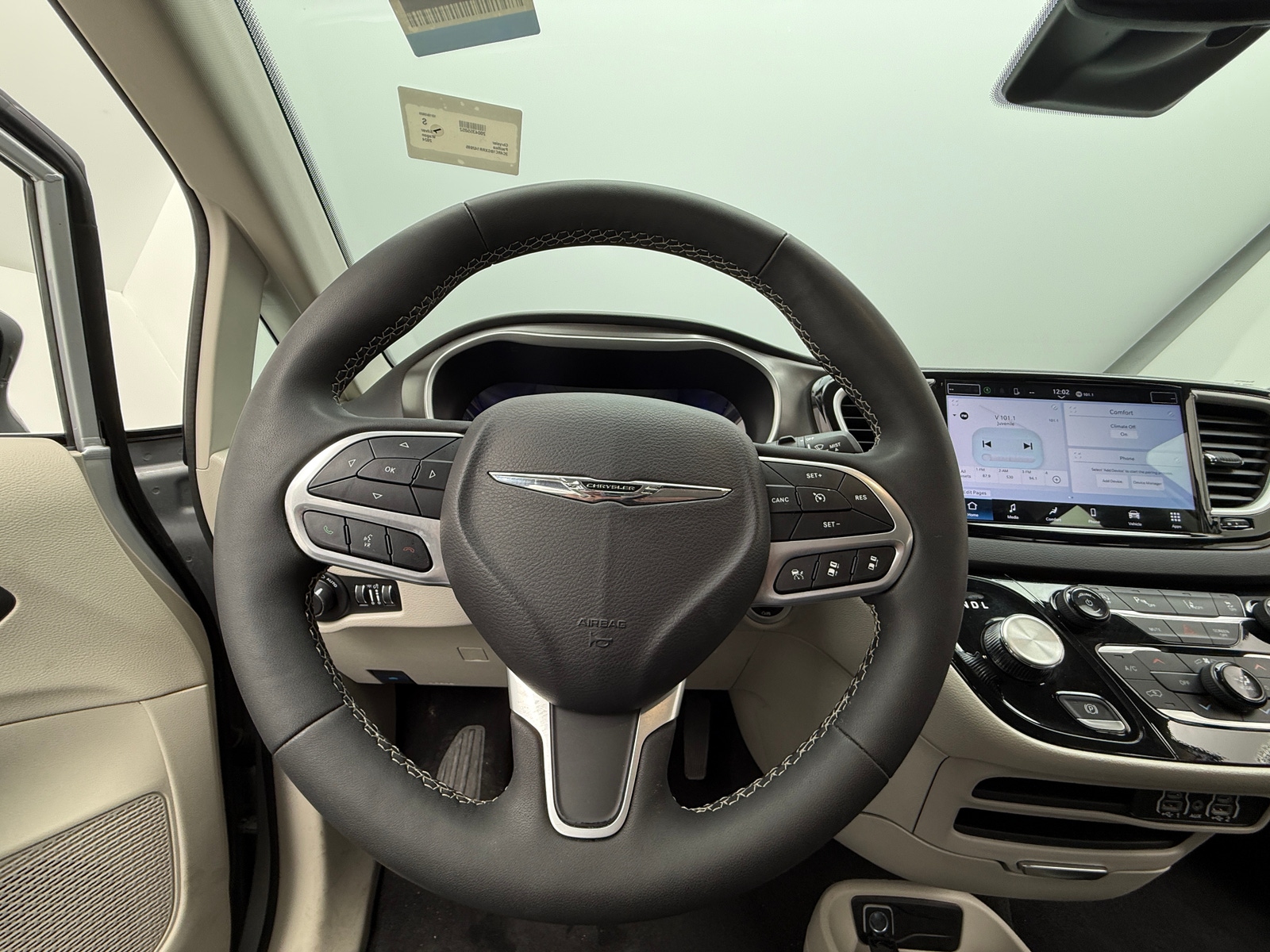 Thumbnail: 2024 Chrysler Pacifica - 4