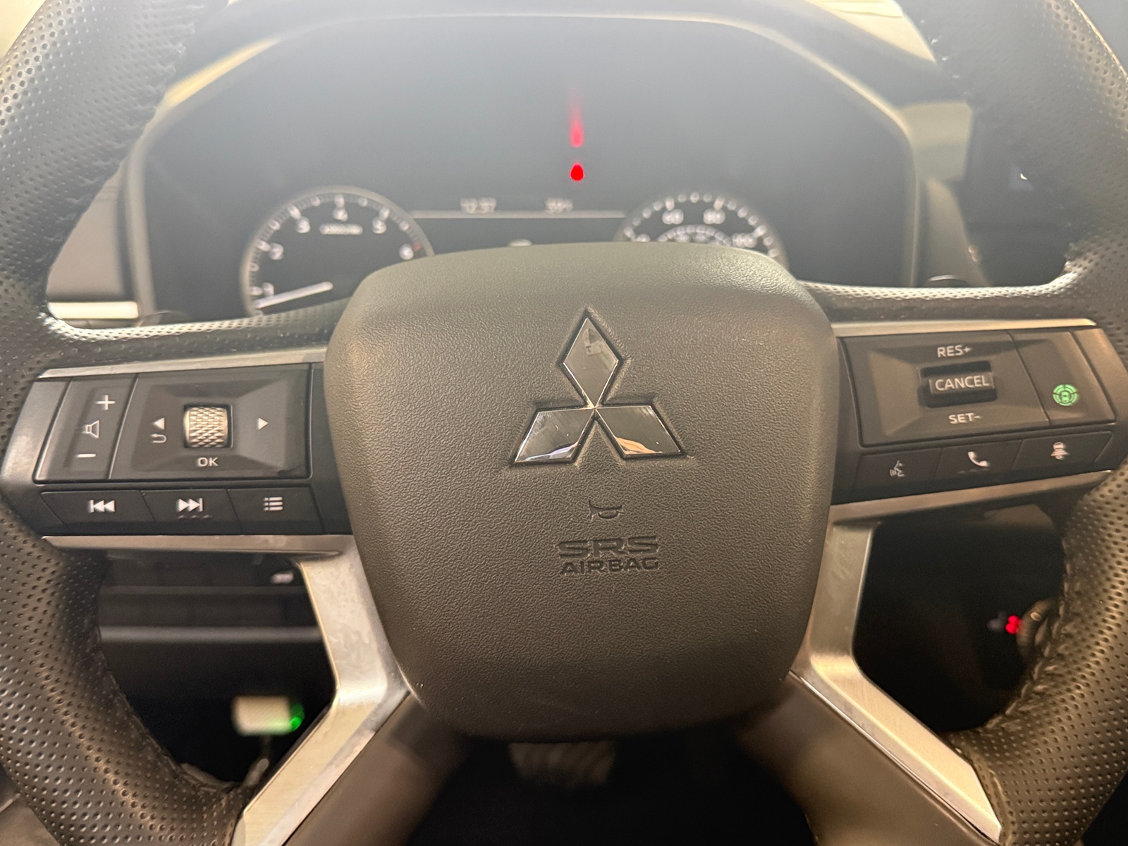 Thumbnail: 2025 Mitsubishi Outlander - 4