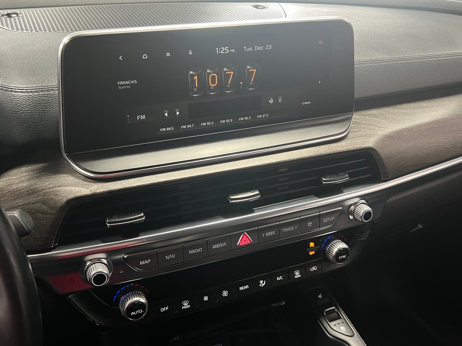 Thumbnail: 2022 Kia Telluride - 3