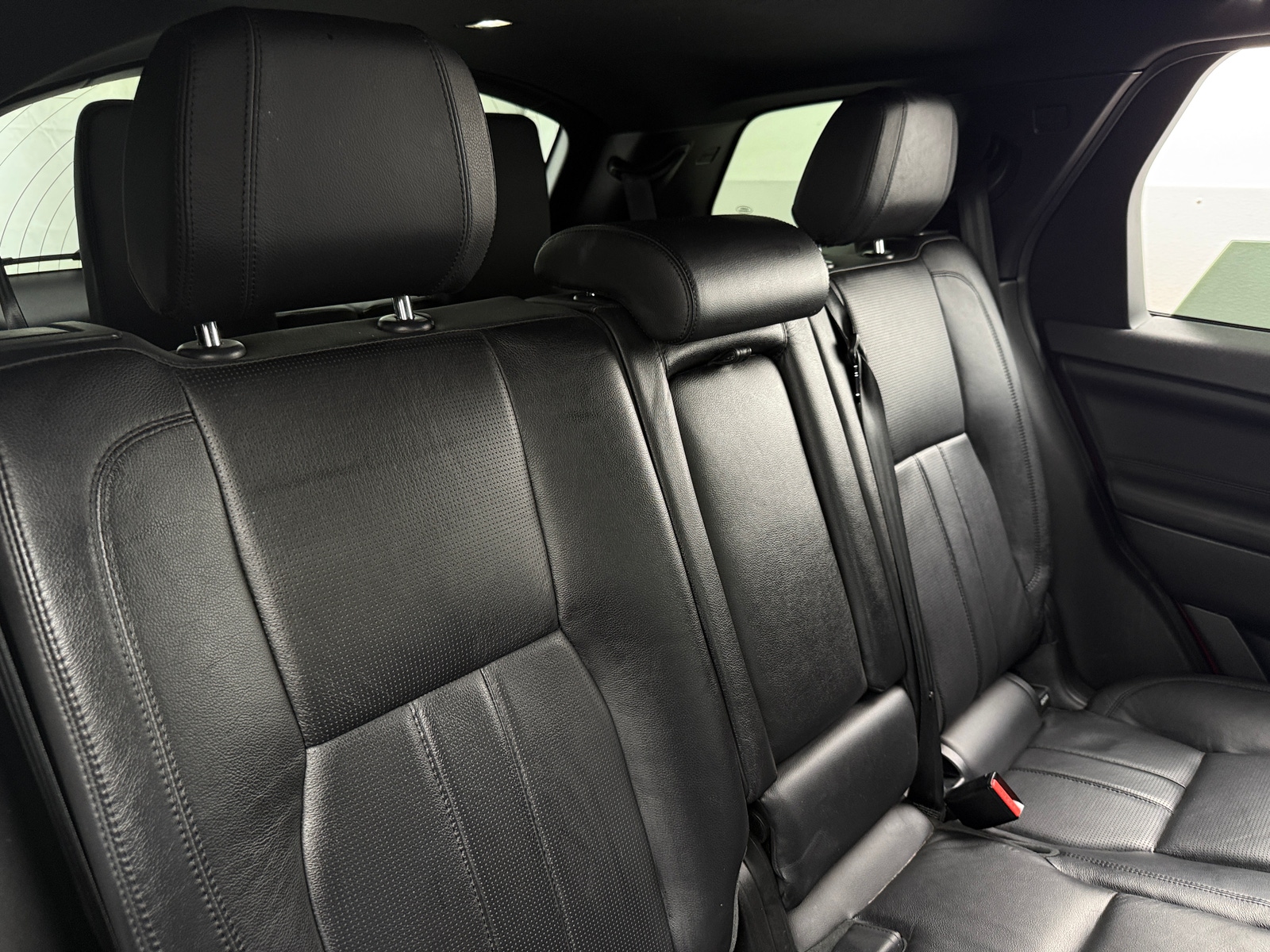 Thumbnail: 2017 Land Rover Discovery Sport - 5