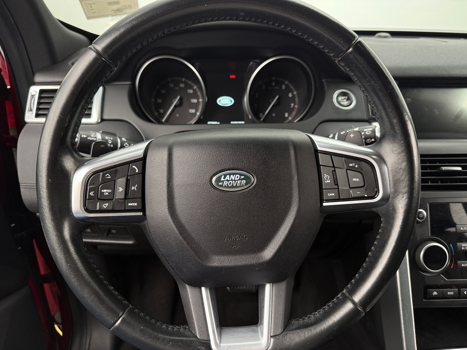Thumbnail: 2017 Land Rover Discovery Sport - 4