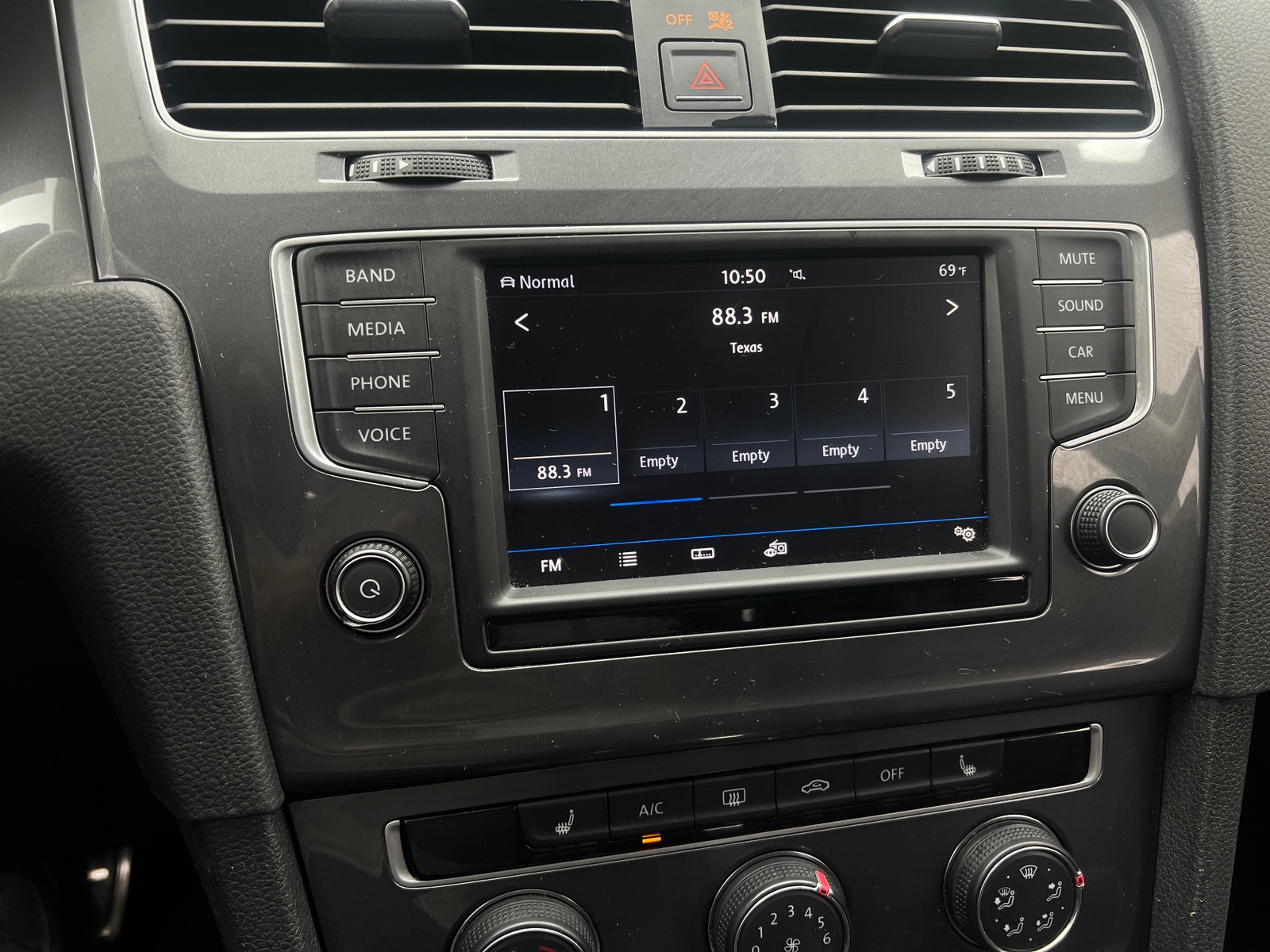 Thumbnail: 2017 Volkswagen Golf - 3