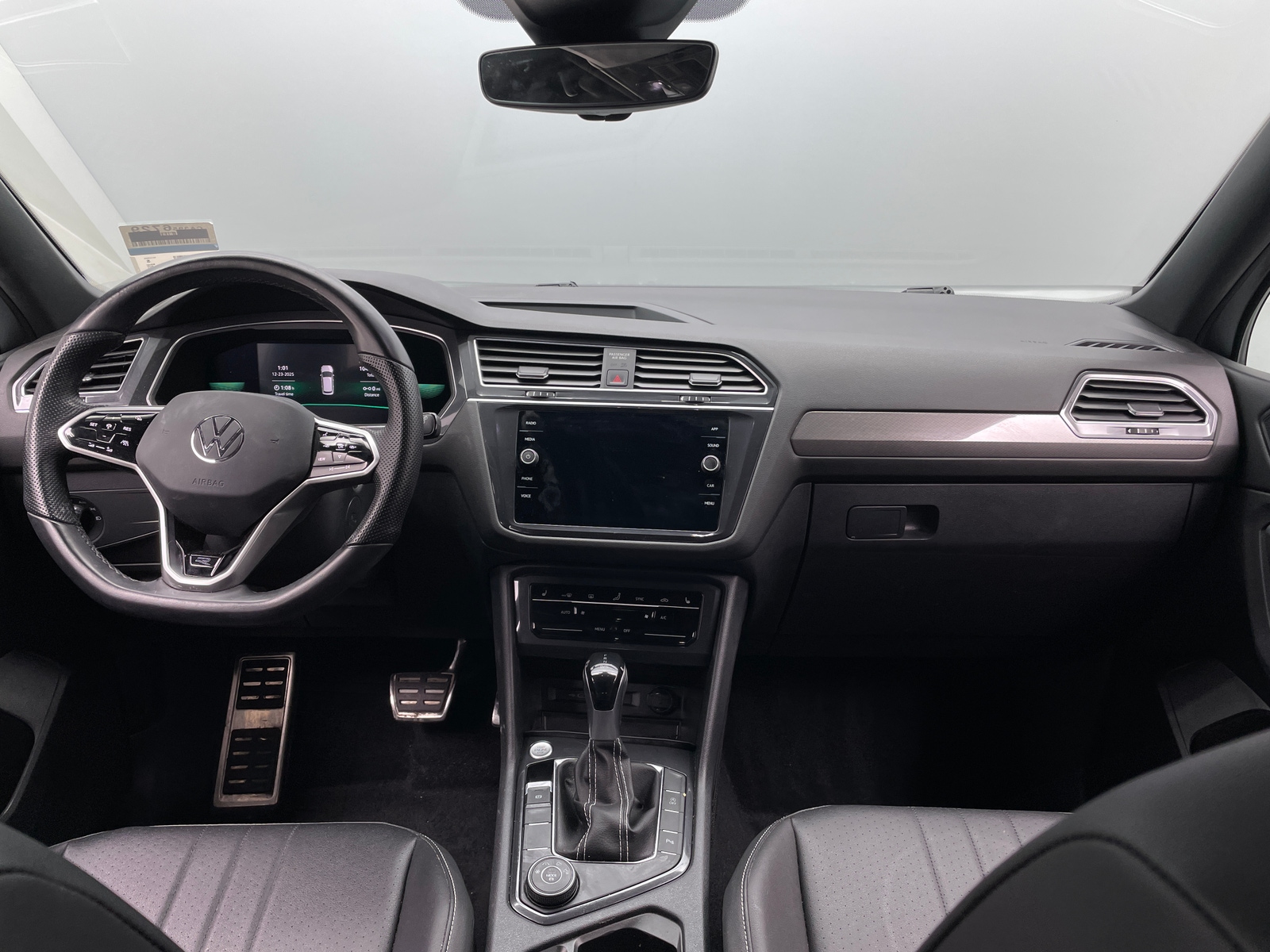 Thumbnail: 2023 Volkswagen Tiguan - 2