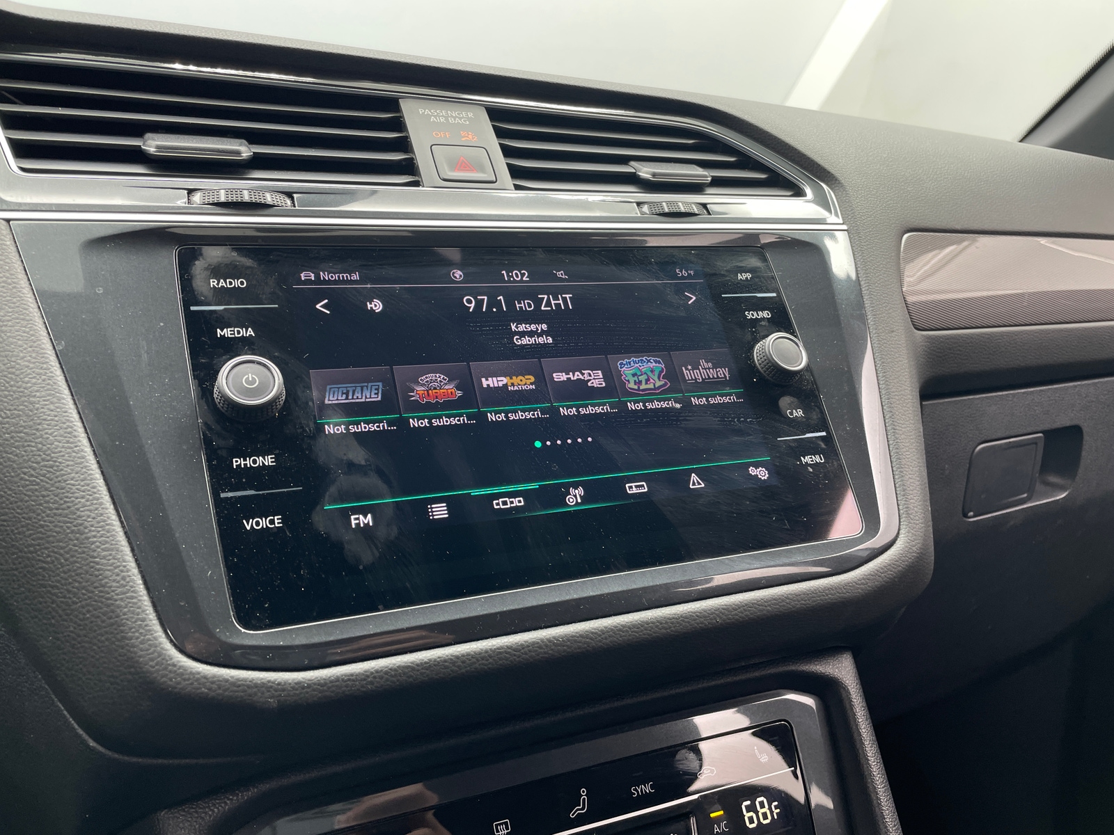 Thumbnail: 2023 Volkswagen Tiguan - 3