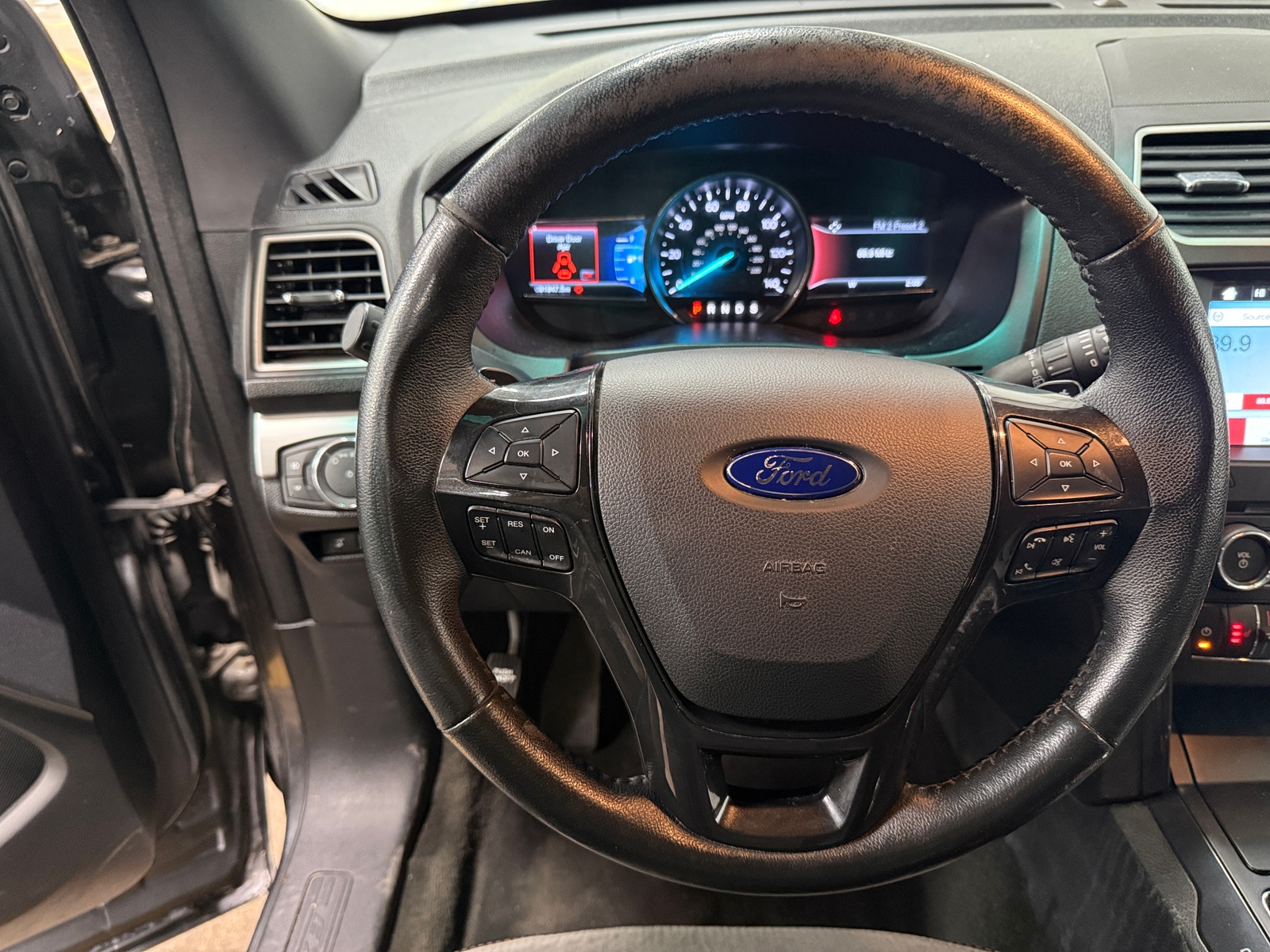 Thumbnail: 2017 Ford Explorer - 5