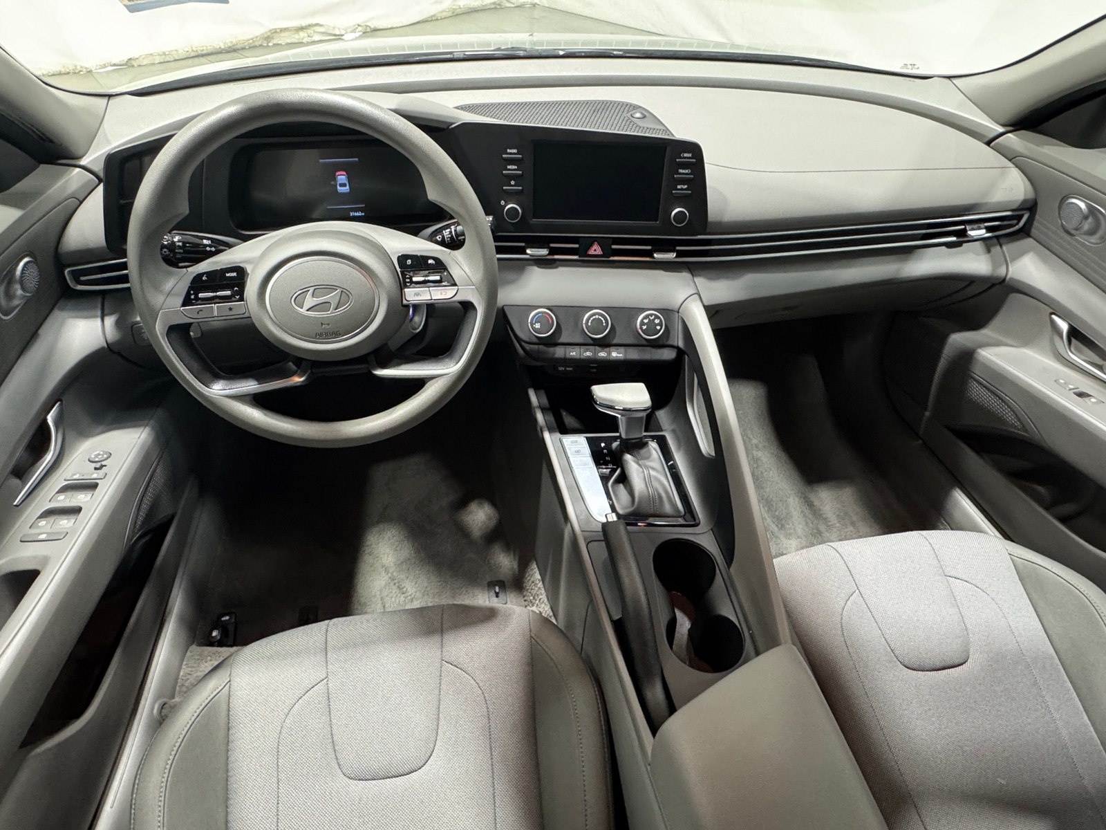 Thumbnail: 2024 Hyundai Elantra - 3