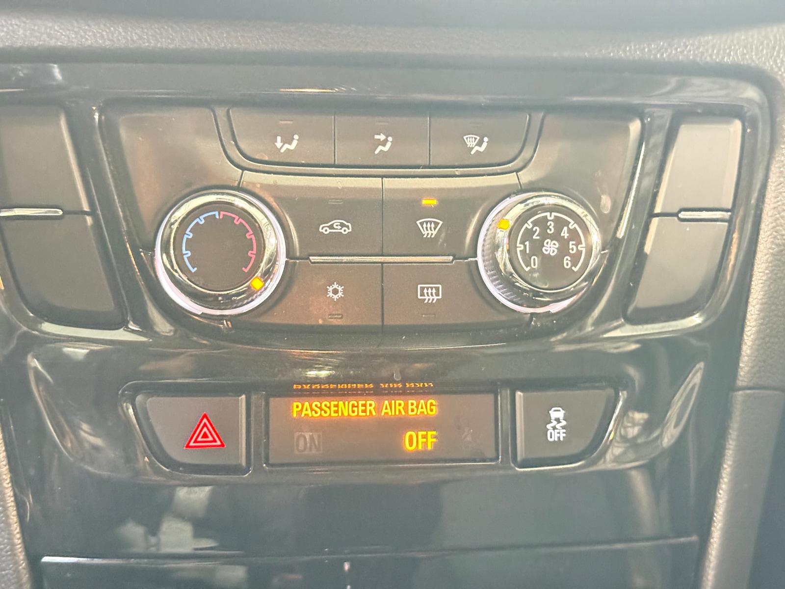 Thumbnail: 2019 Buick Encore - 3