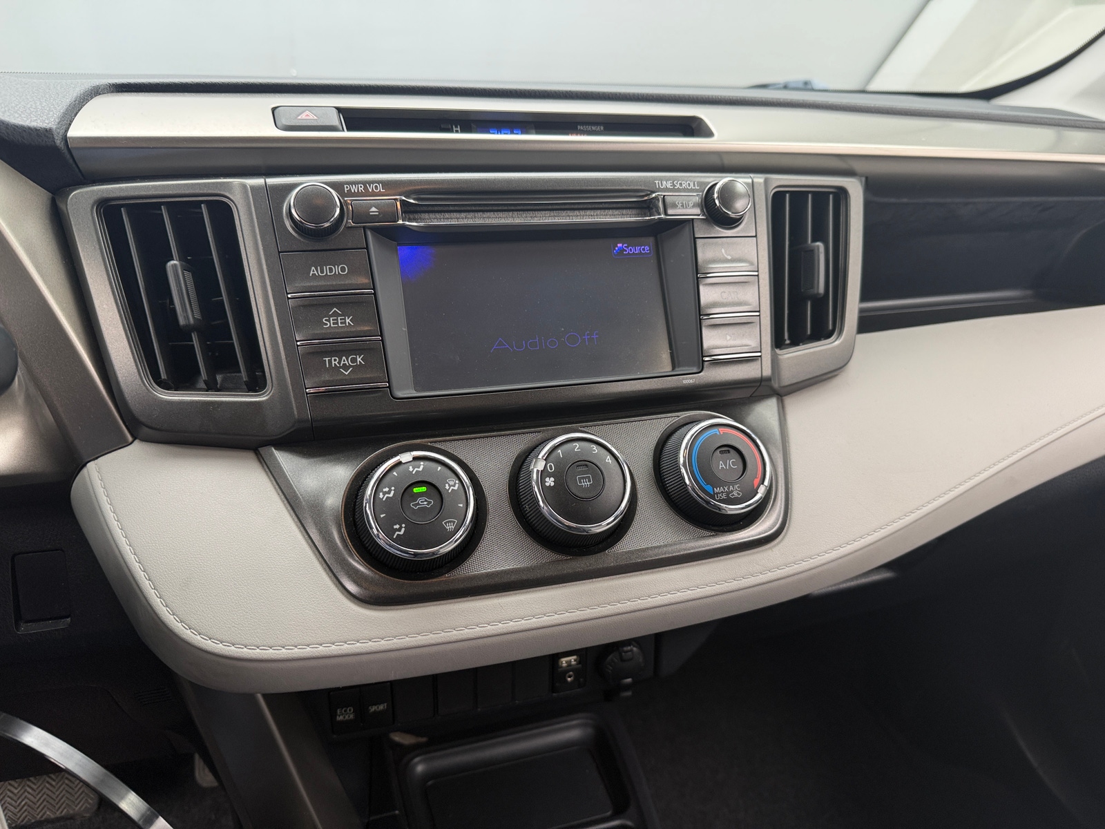 Thumbnail: 2013 Toyota RAV4 - 4