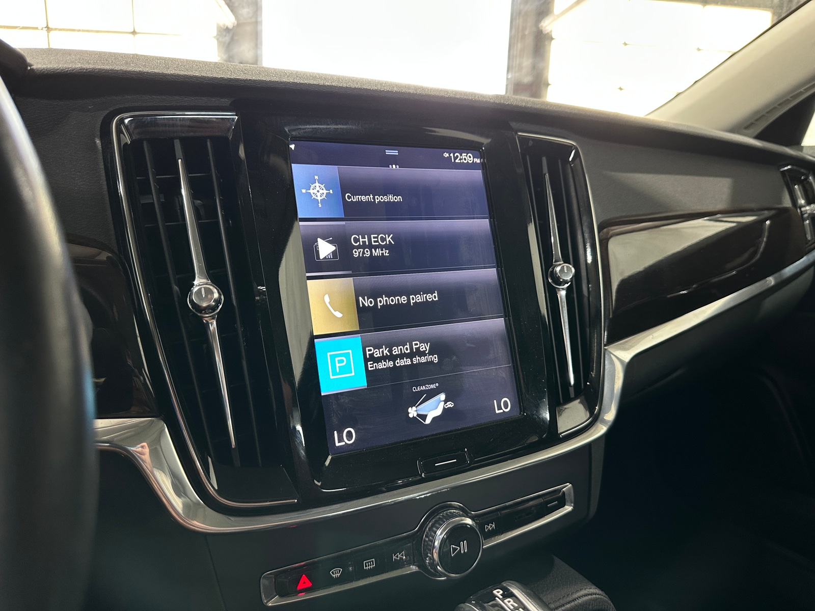 Thumbnail: 2018 Volvo S90 - 3