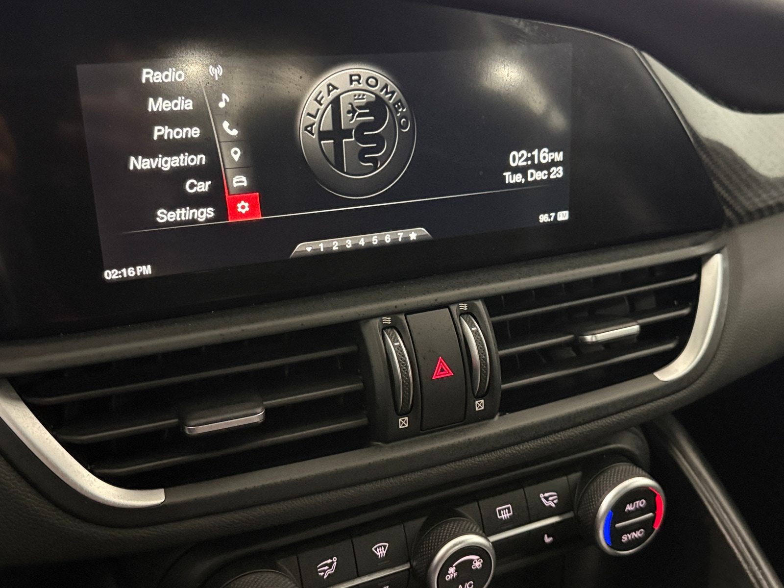 Thumbnail: 2018 Alfa Romeo Giulia - 3