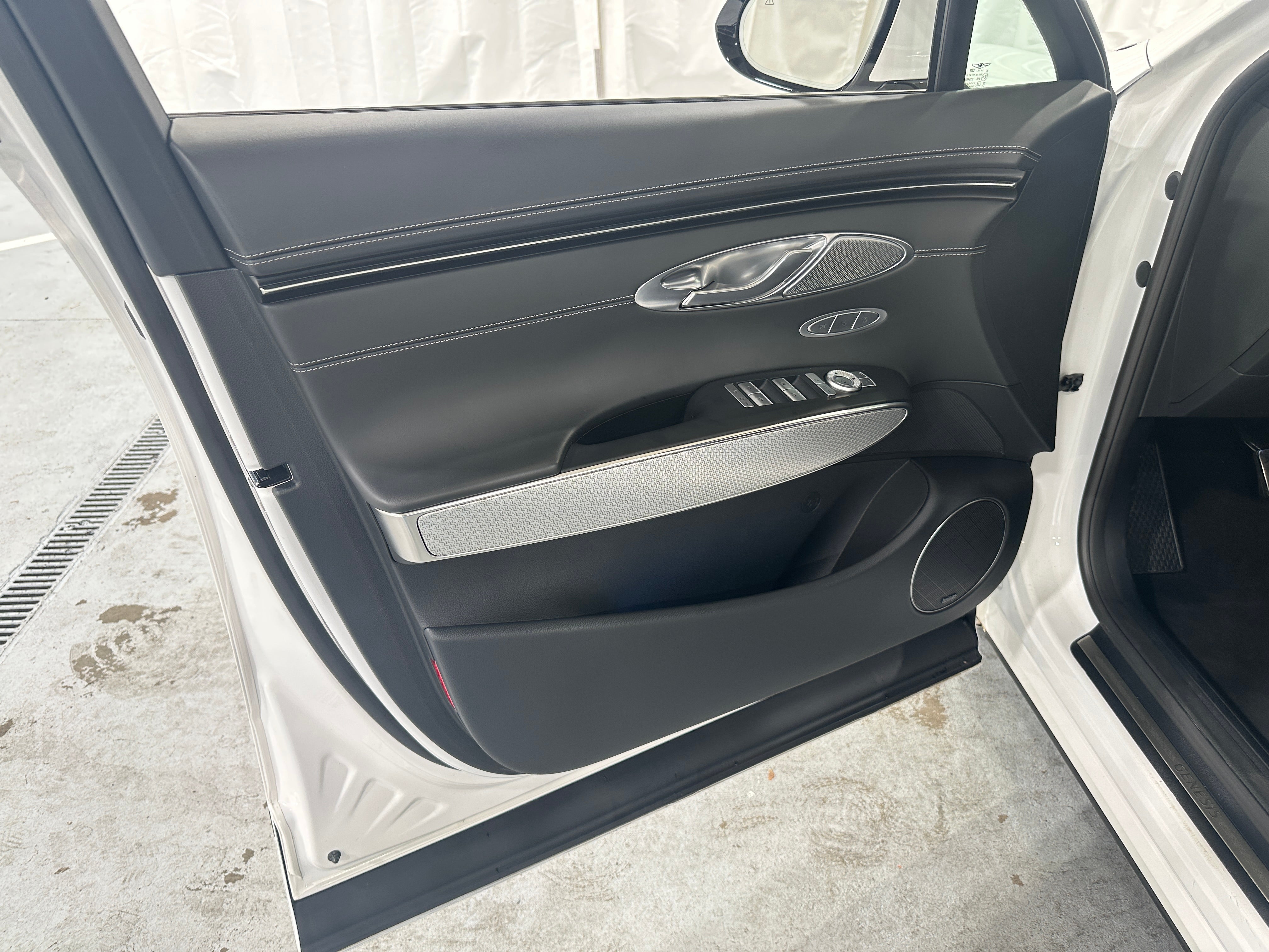 2022 GENESIS GV70 Standard - Photo 9