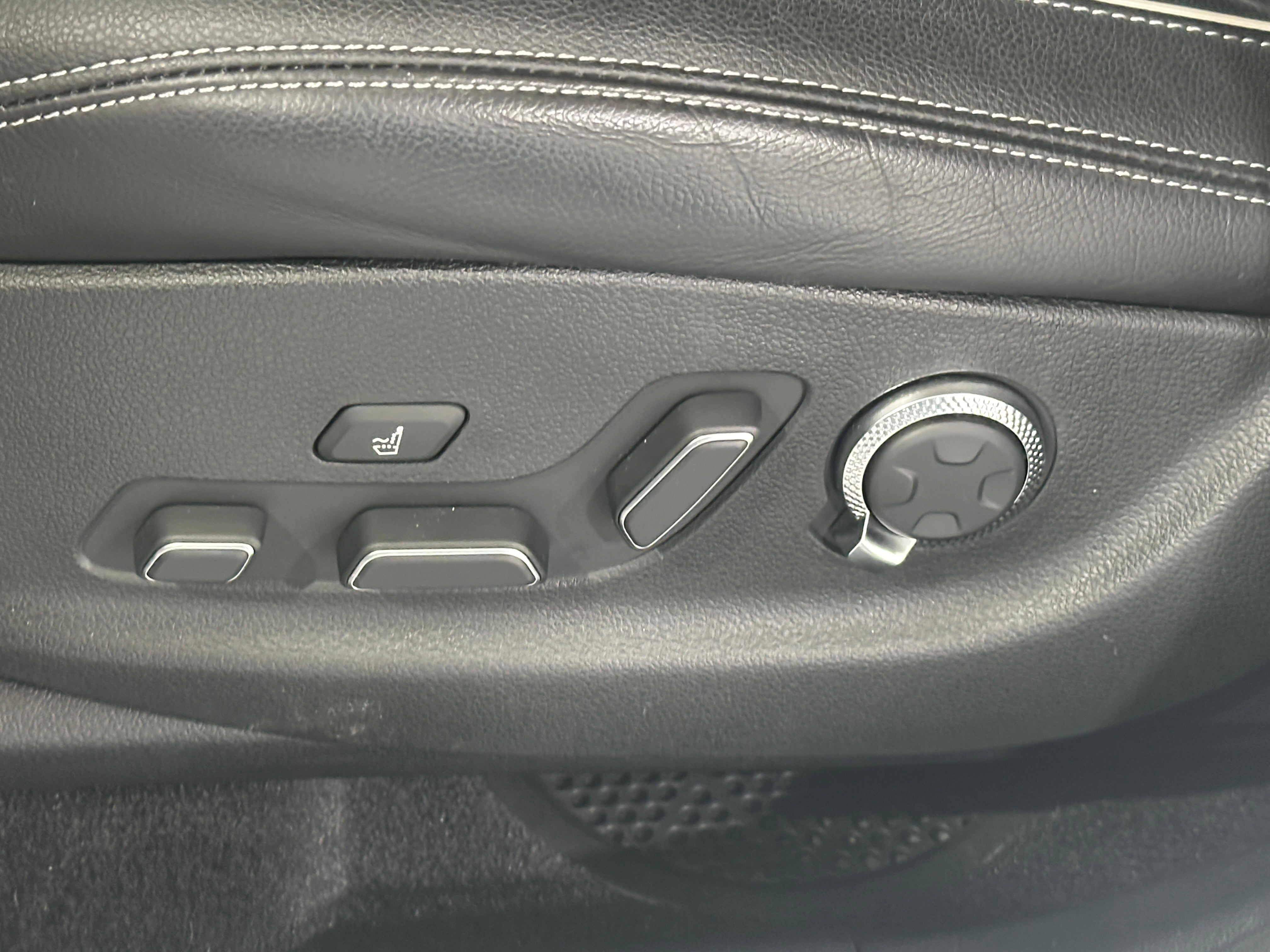2022 GENESIS GV70 Standard - Photo 2