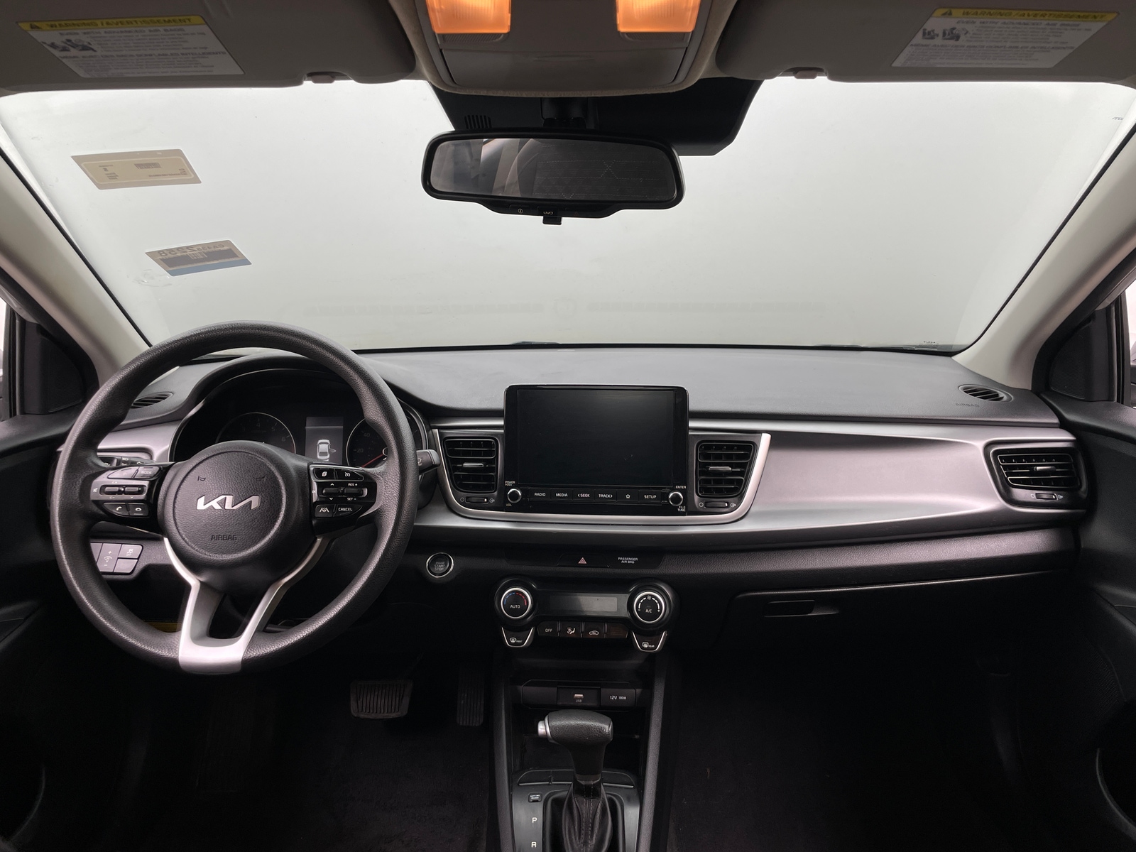 Thumbnail: 2022 Kia Rio - 3