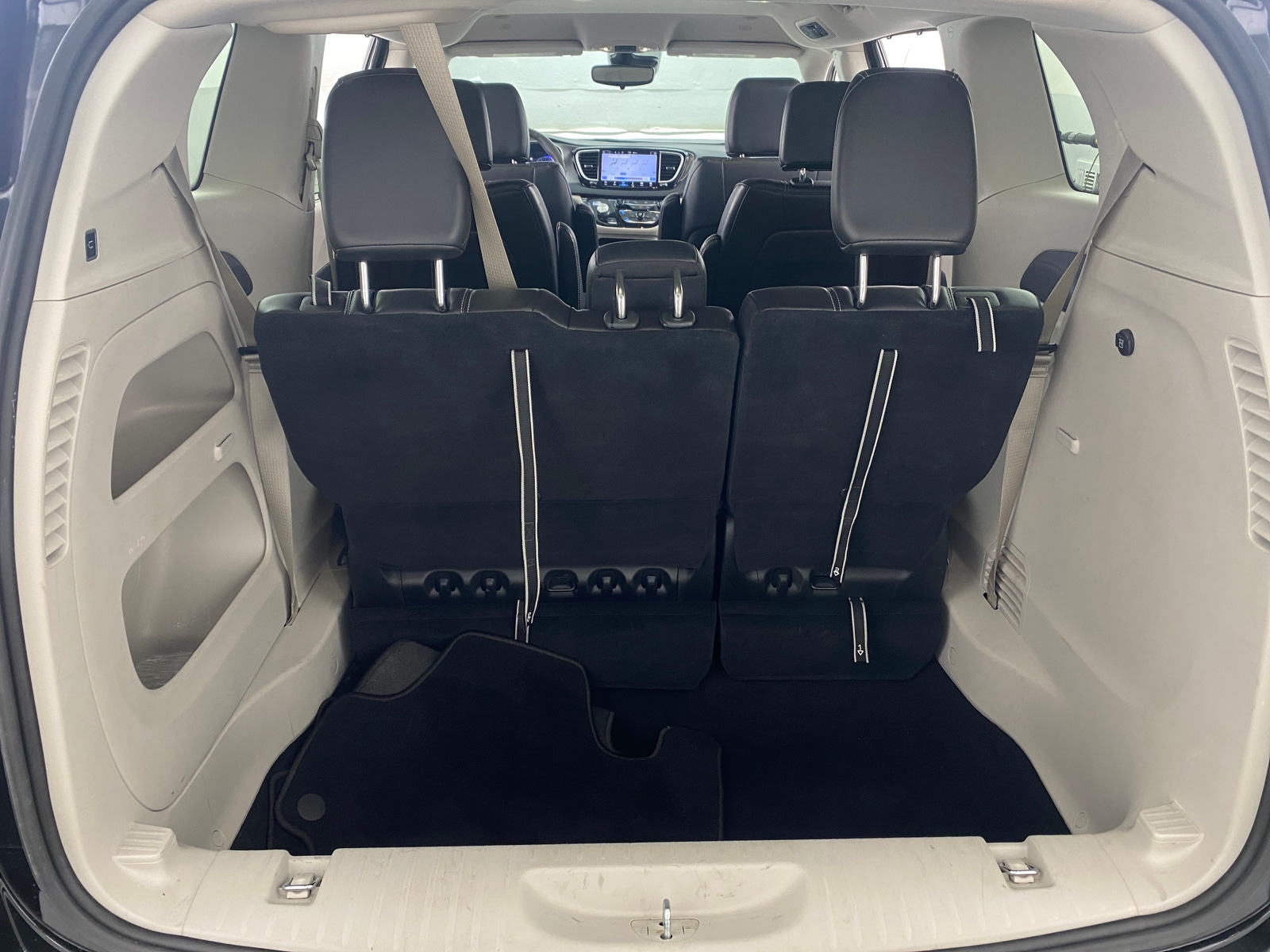 Thumbnail: 2024 Chrysler Pacifica - 6