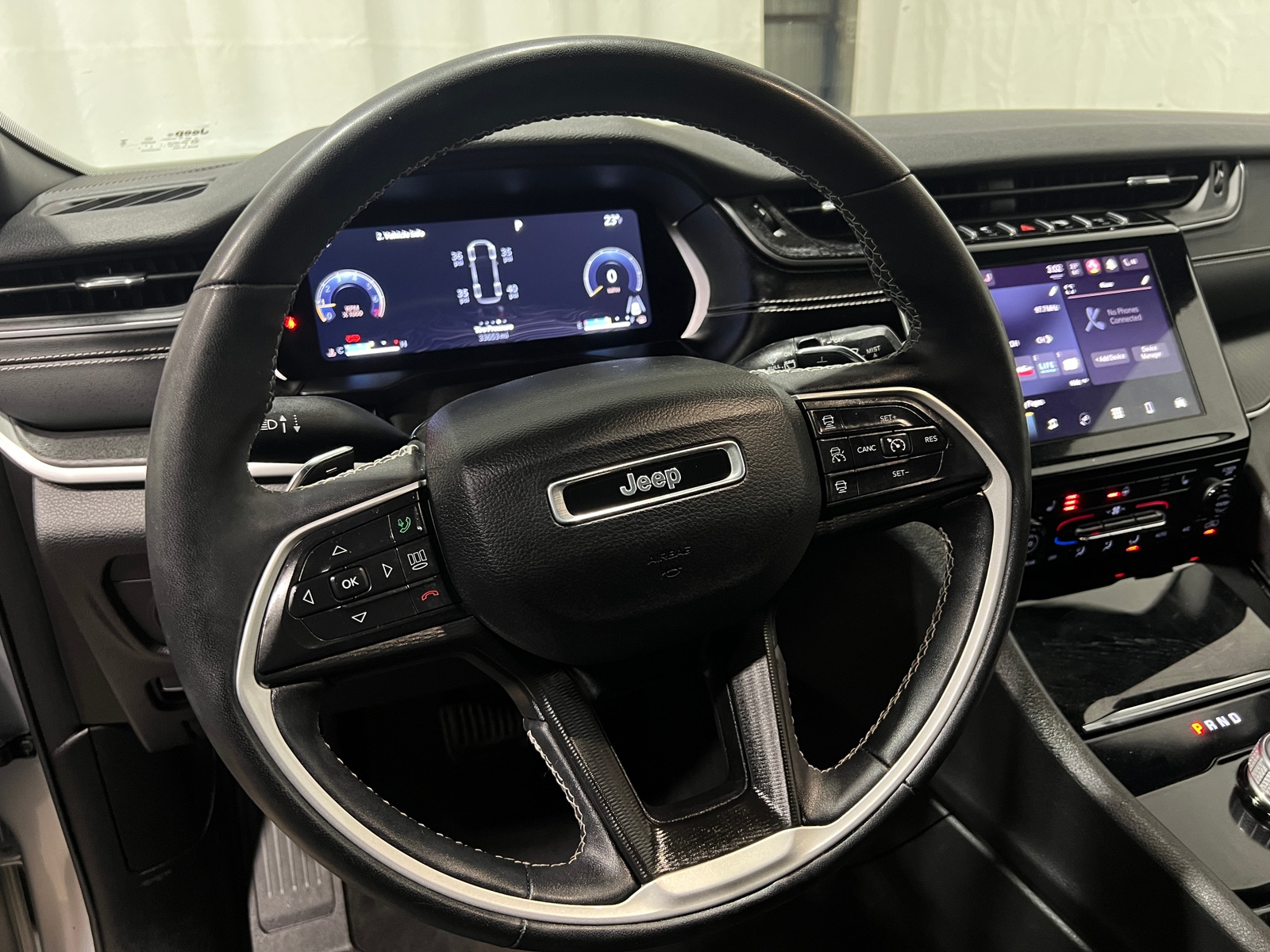 Thumbnail: 2023 Jeep Grand Cherokee L - 4