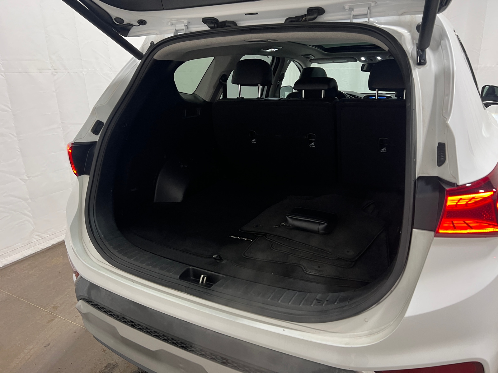 Thumbnail: 2020 Hyundai Santa Fe - 6