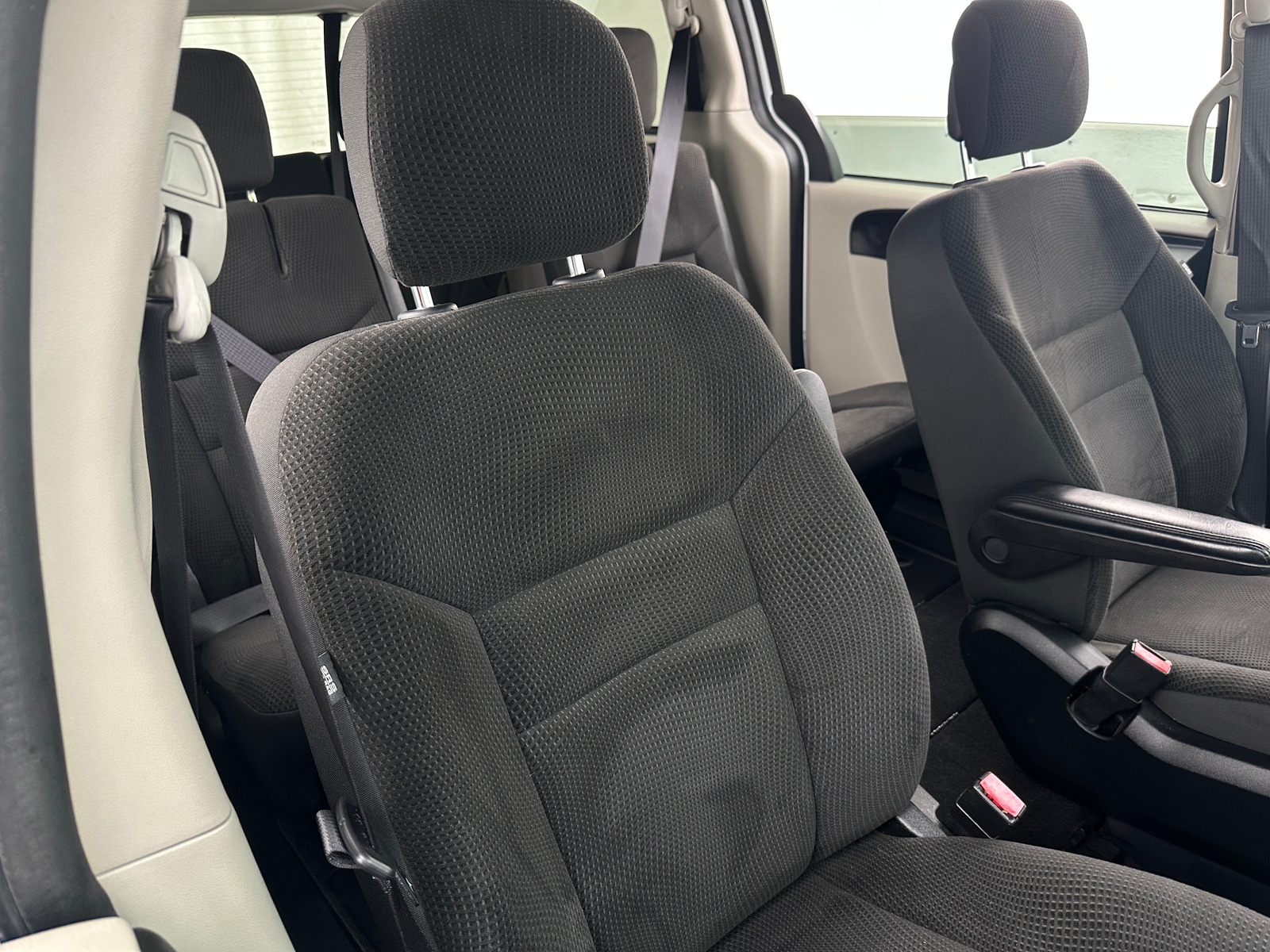 Thumbnail: 2017 Dodge Grand Caravan - 2