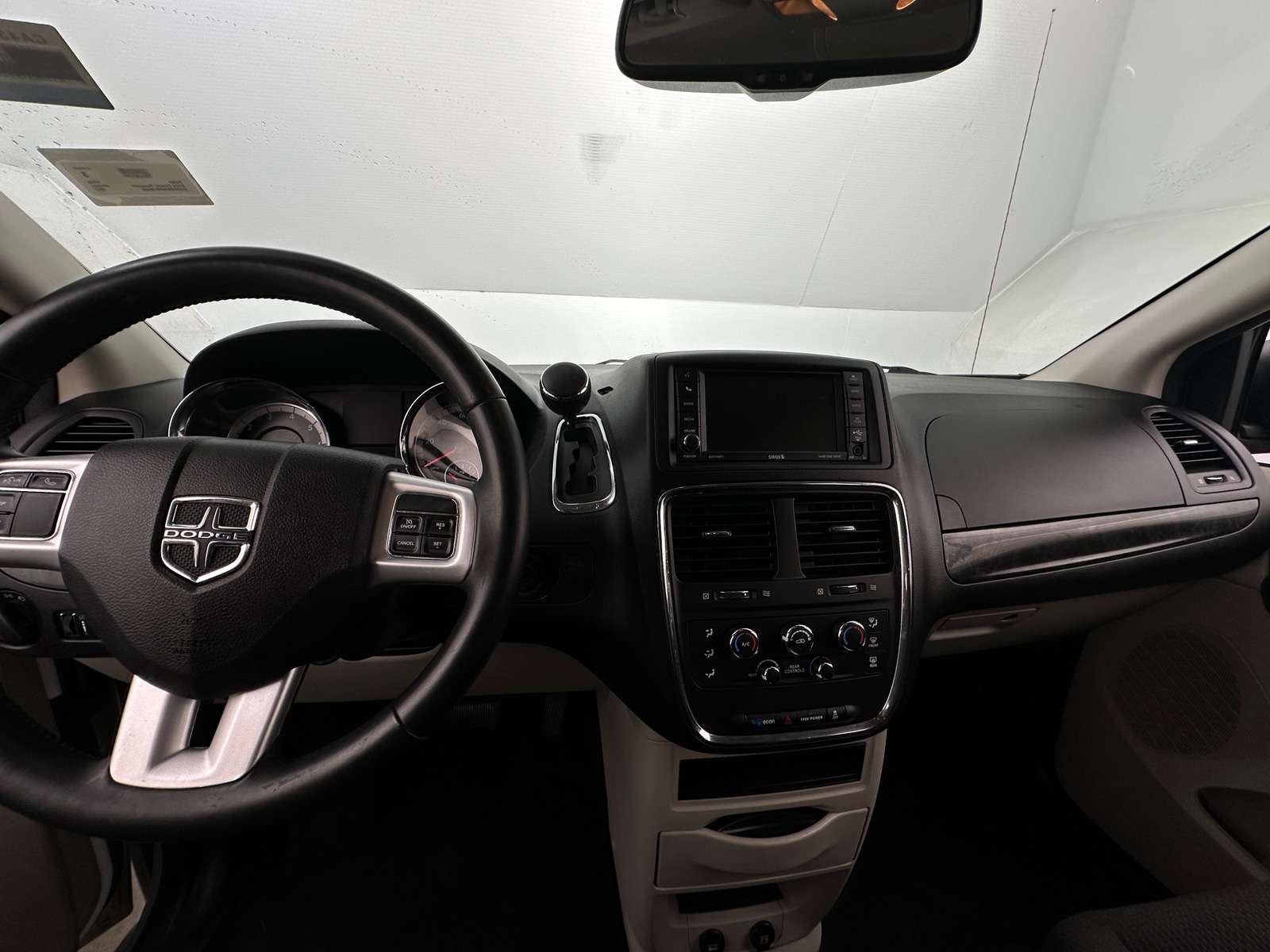 Thumbnail: 2017 Dodge Grand Caravan - 3