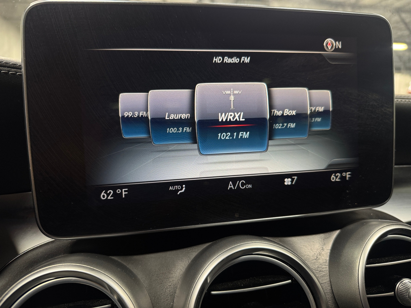 Thumbnail: 2016 Mercedes-Benz C-Class - 3