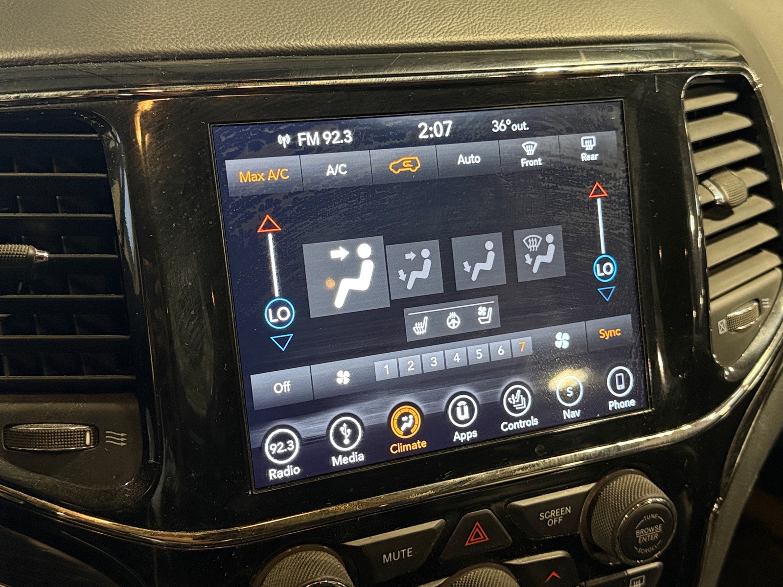 Thumbnail: 2019 Jeep Grand Cherokee - 3