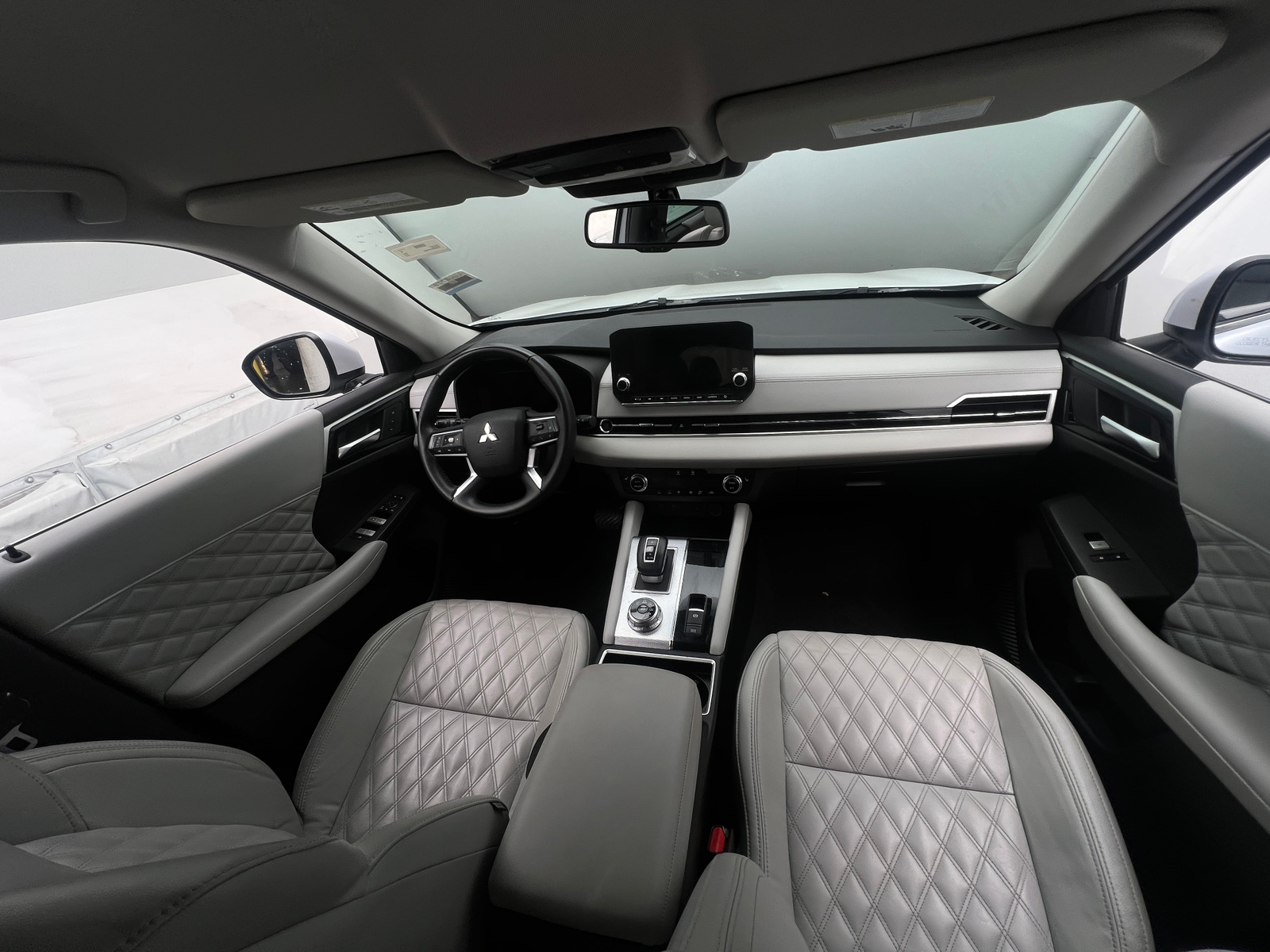 Thumbnail: 2023 Mitsubishi Outlander - 2