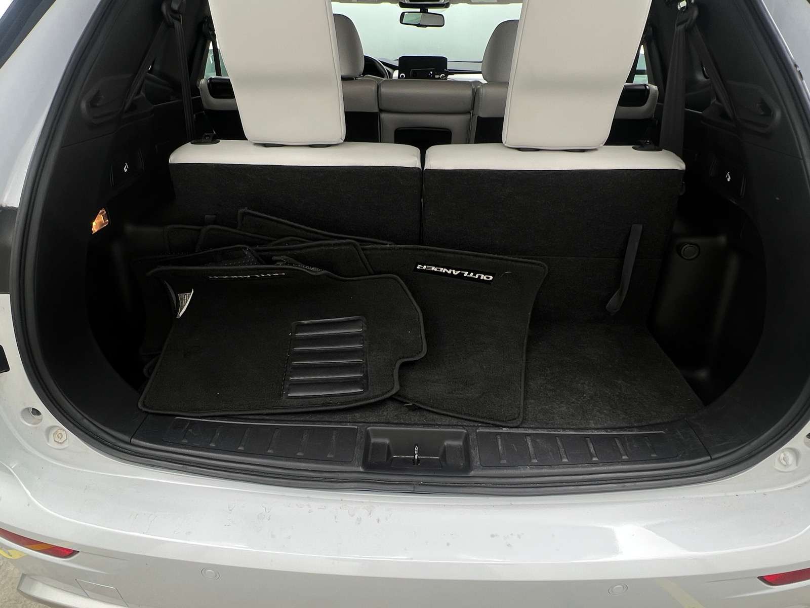 Thumbnail: 2023 Mitsubishi Outlander - 6