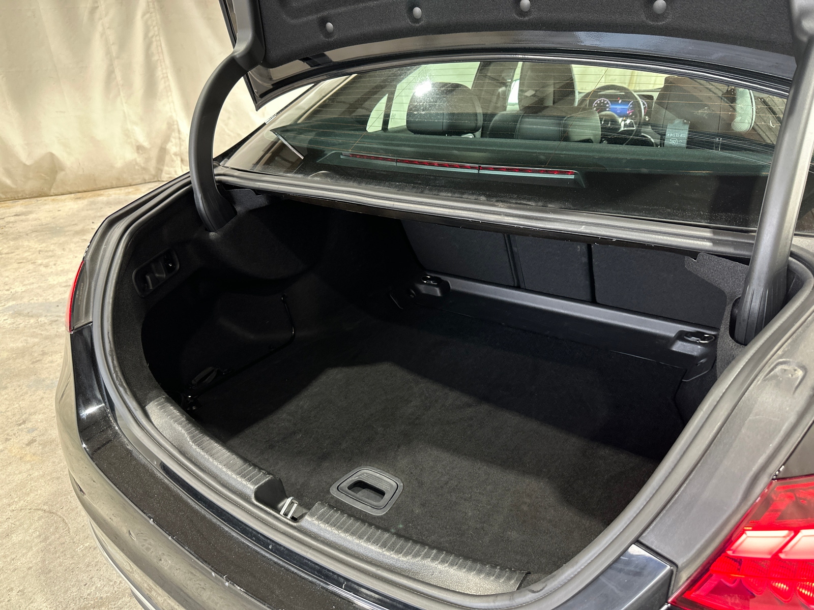 Thumbnail: 2024 Mercedes-Benz C-Class - 6