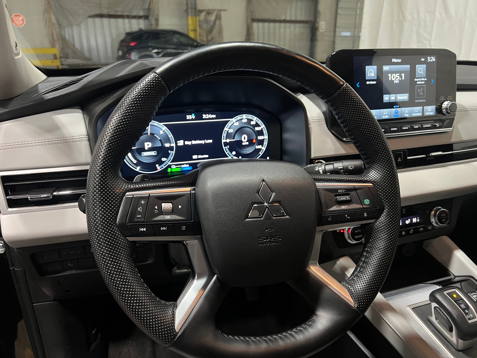 Thumbnail: 2023 Mitsubishi Outlander - 4